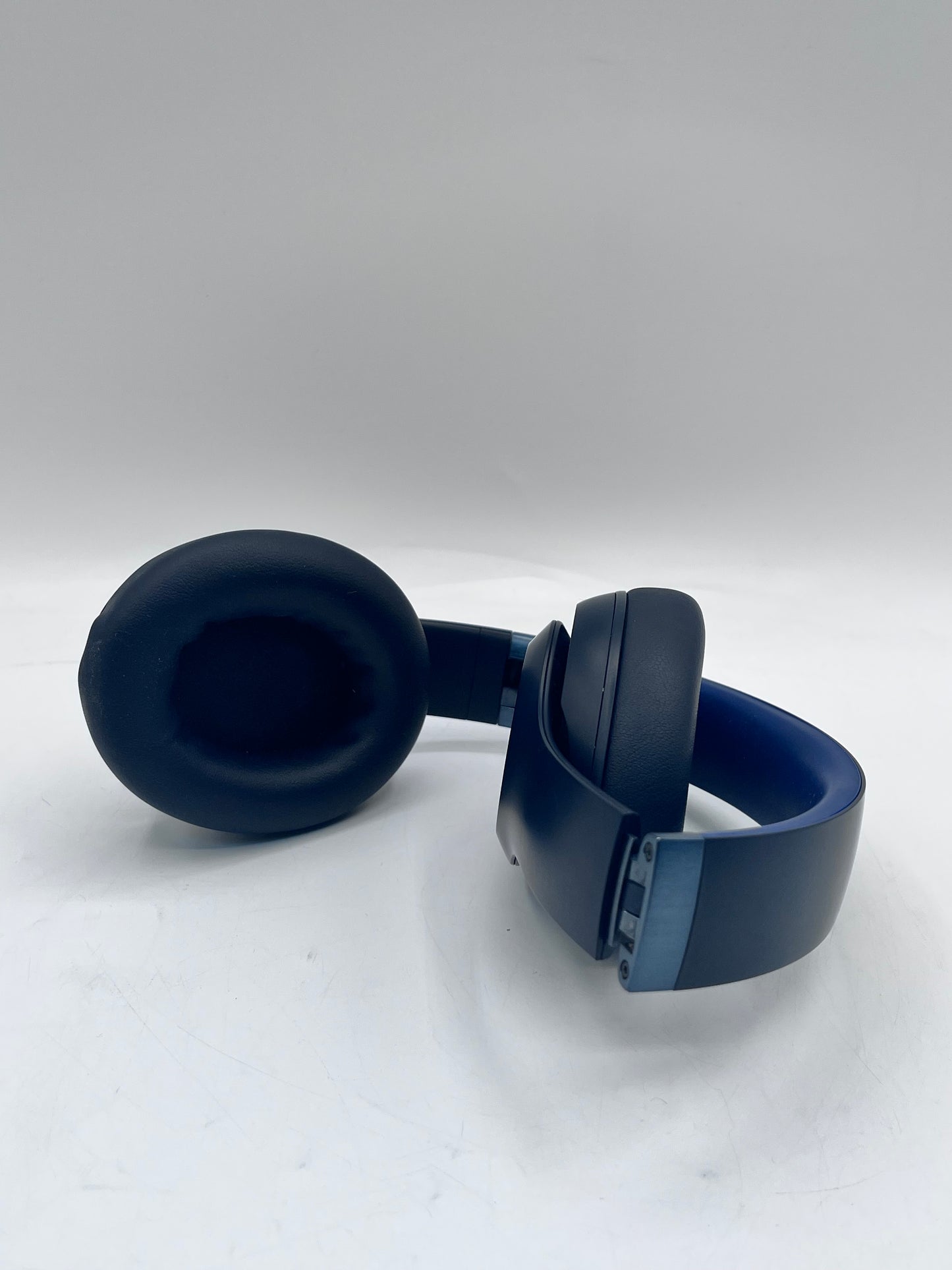 Beats Studio Pro Headphones with Carrying Case - Blue