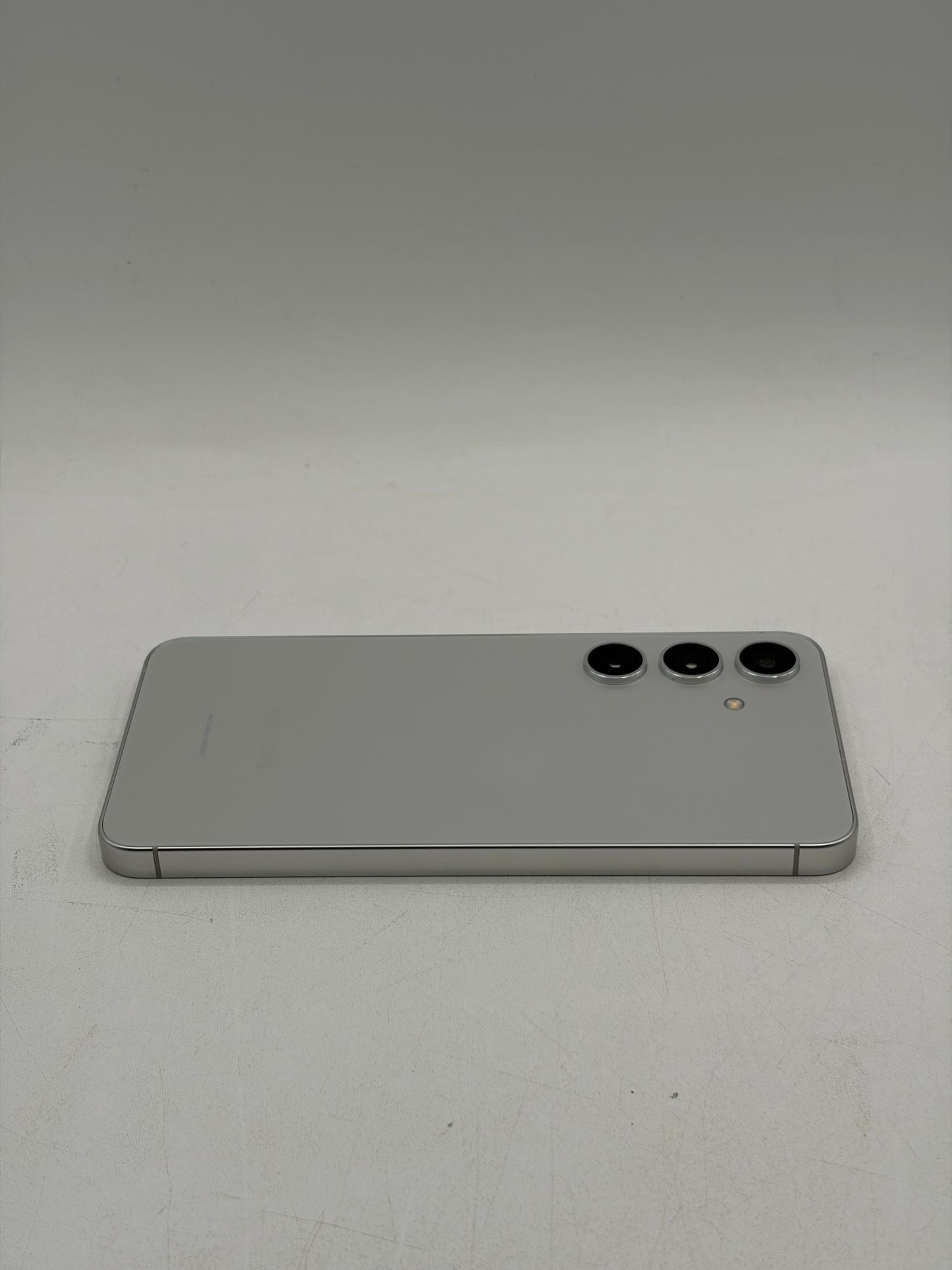 Factory Unlocked Samsung Galaxy S24 256GB Smartphone White SM-S921U