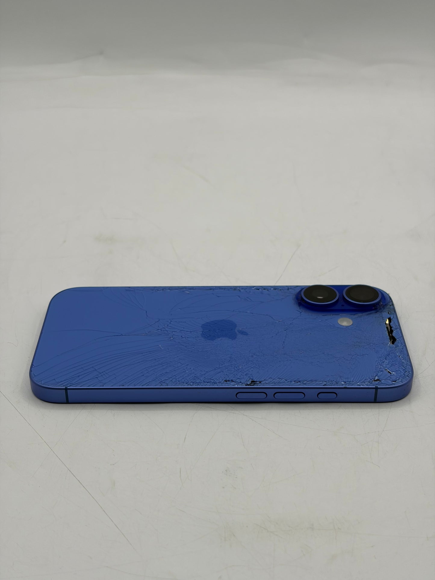 Unlocked Apple iPhone 16 128GB A3081 MYAT3LL/A - Blue 97% Battery CRACKED BACK