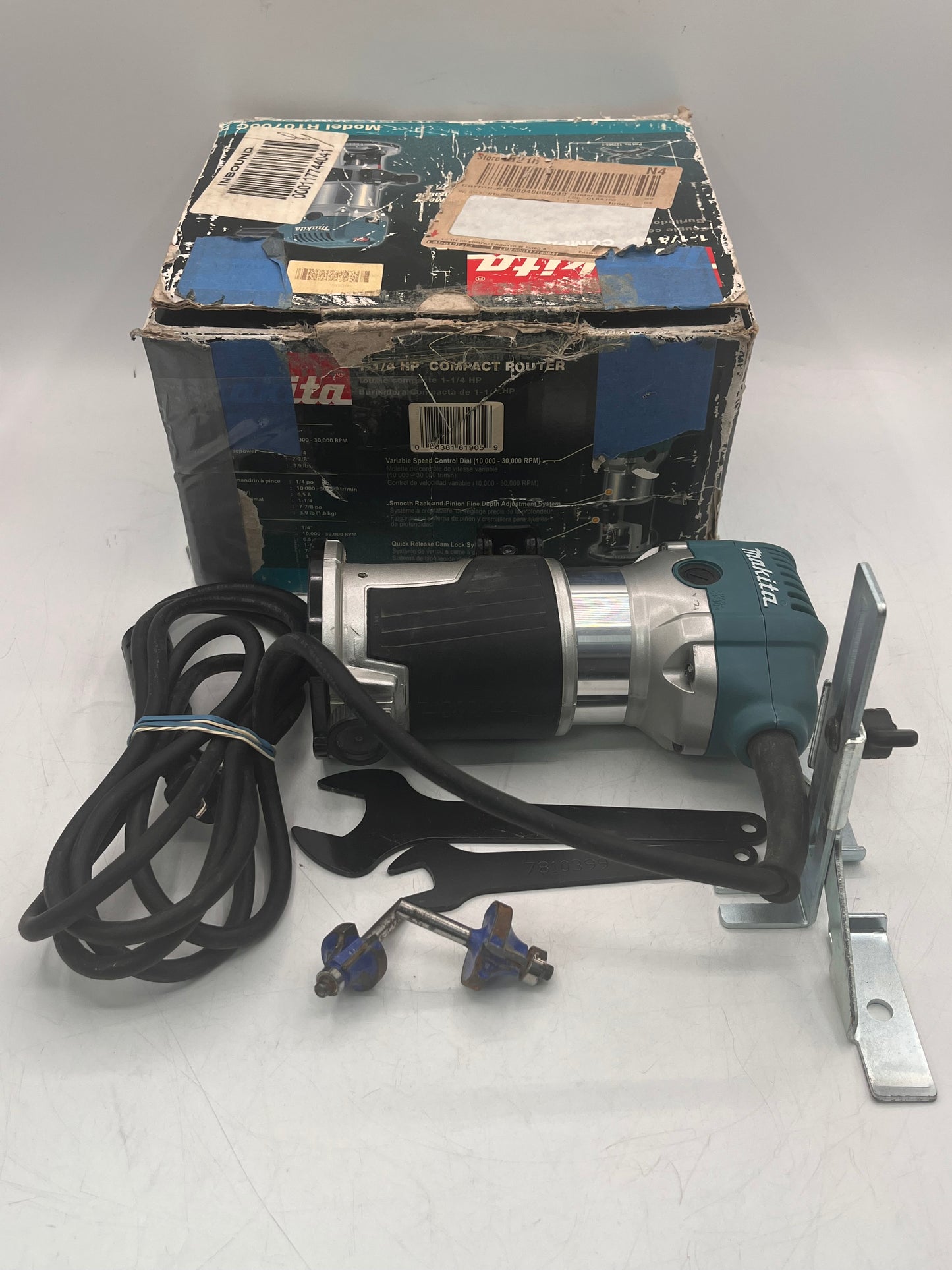 Makita RT0701C 6.5 Amp 1-1/4 HP Corded Variable Speed Compact Router