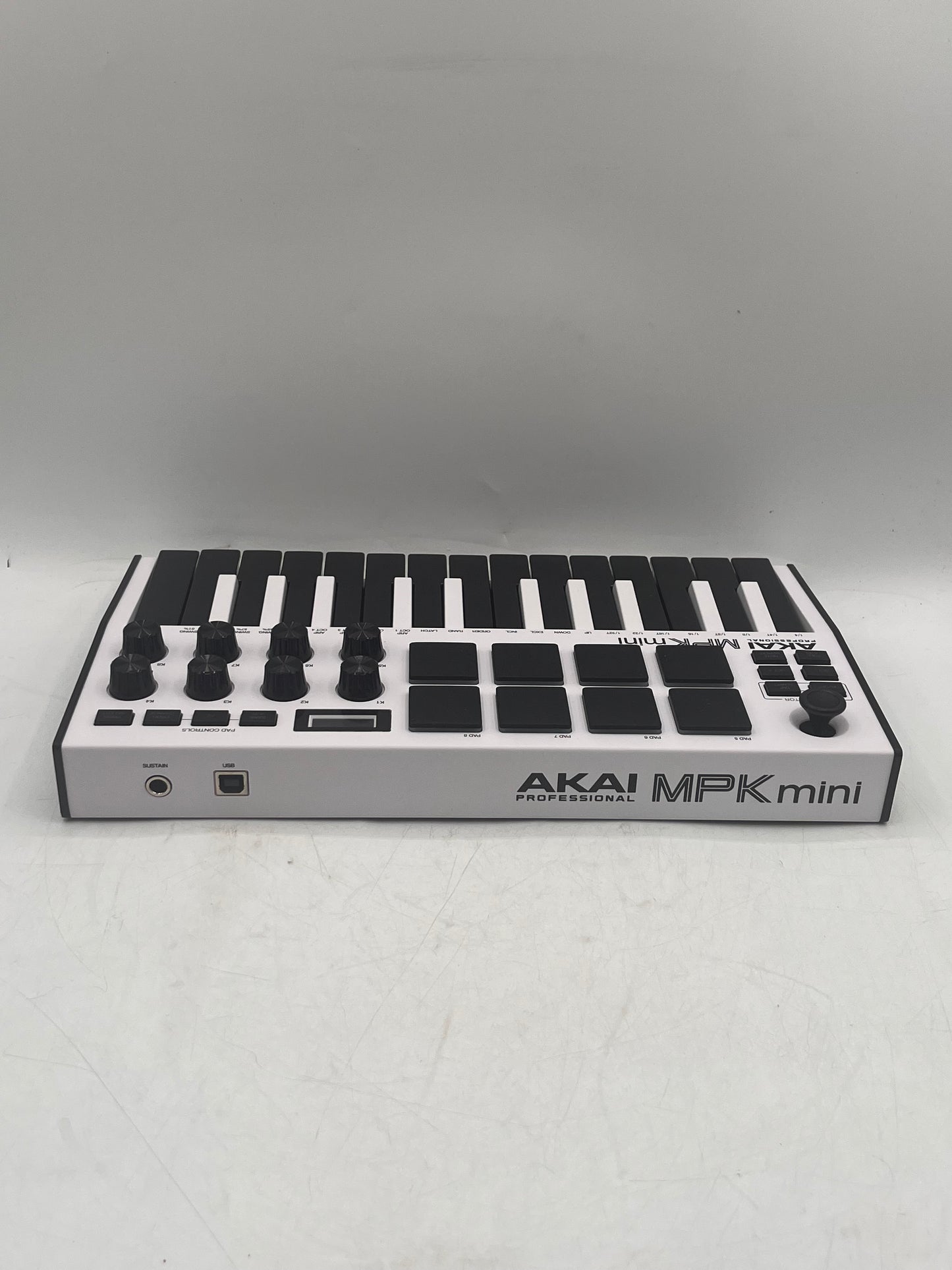 Akai Professional MPK Mini MK3 MIDI Controller Keyboard 25 Keys w/ Cable