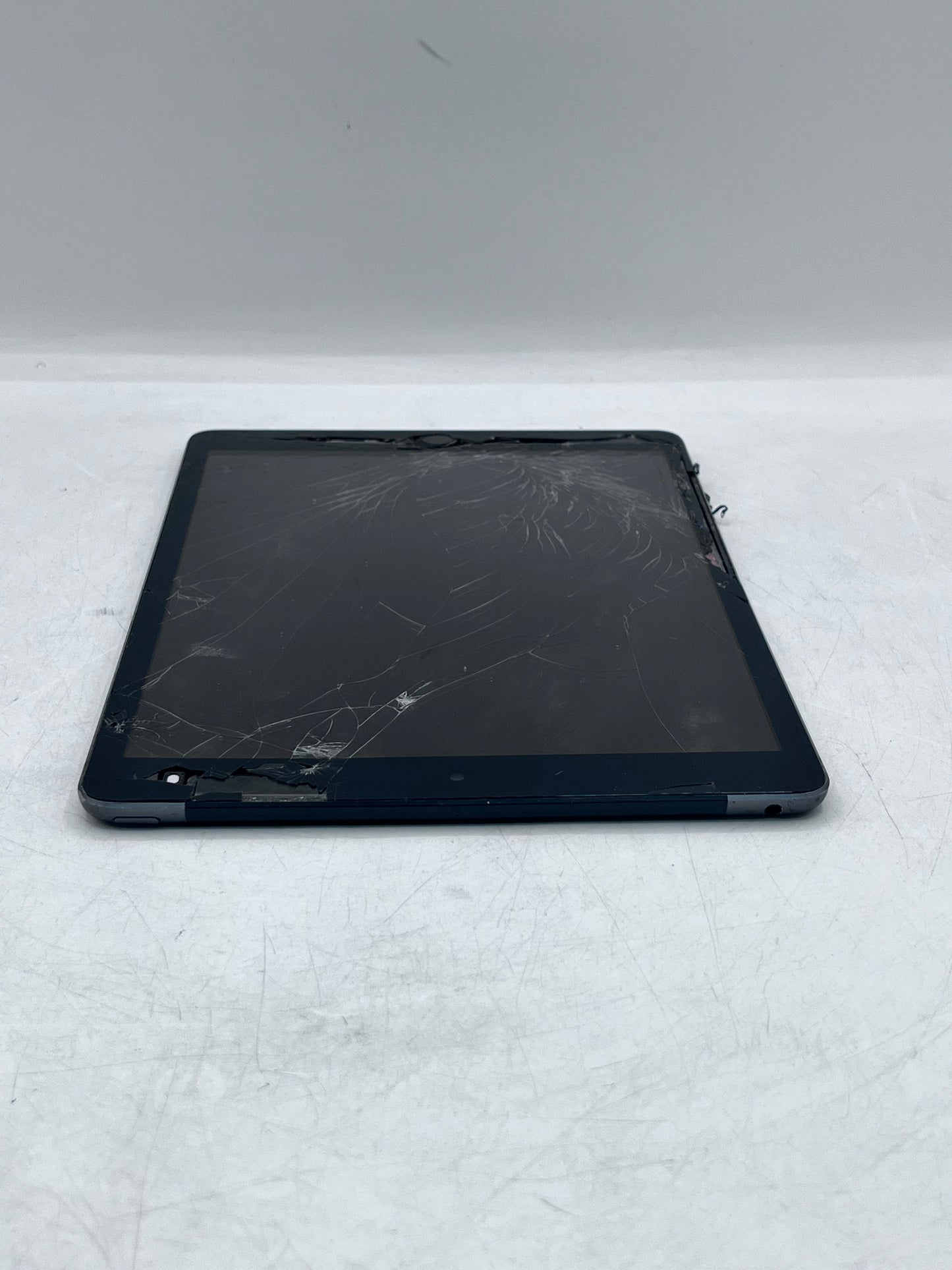 Apple iPad (9th Gen) 64GB A2603 MK663LL/A 2021 - Space Gray