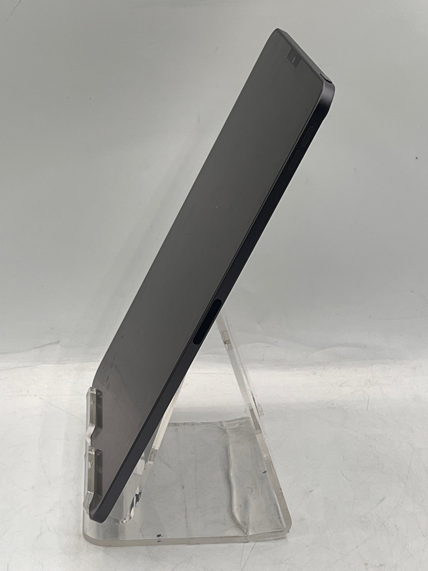 Apple iPad Air 5th Gen A2588 MM9L3LL/A 256GB Wi‑Fi Only Tablet Silver