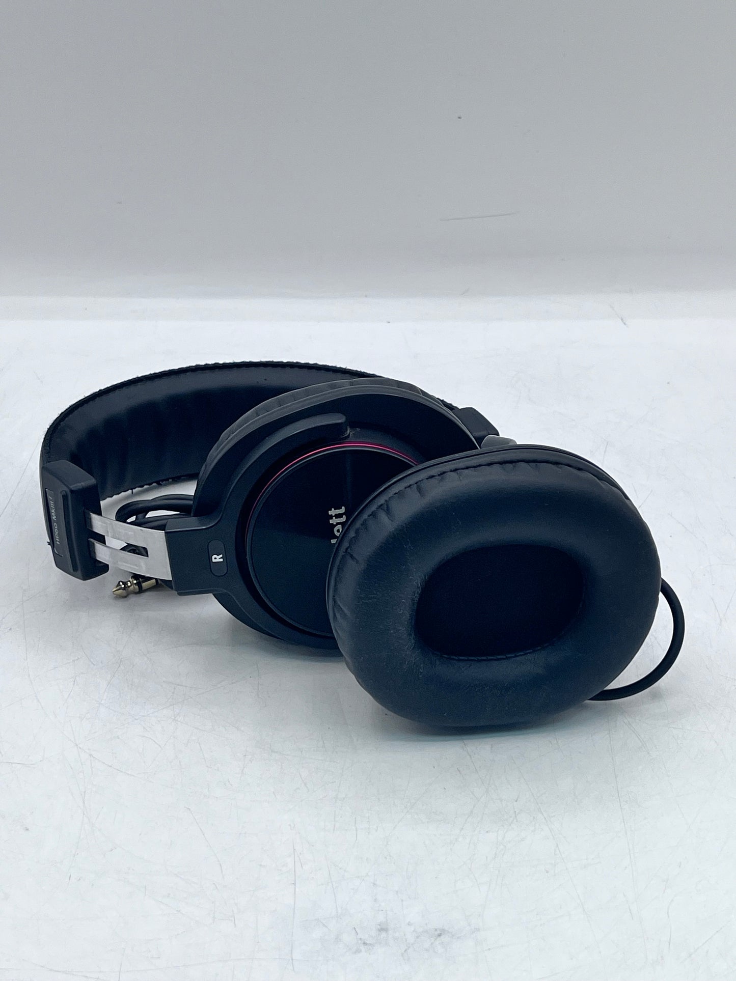 Scarlett Studio Bluetooth Headphones - Used - Black - Free Shipping & Returns