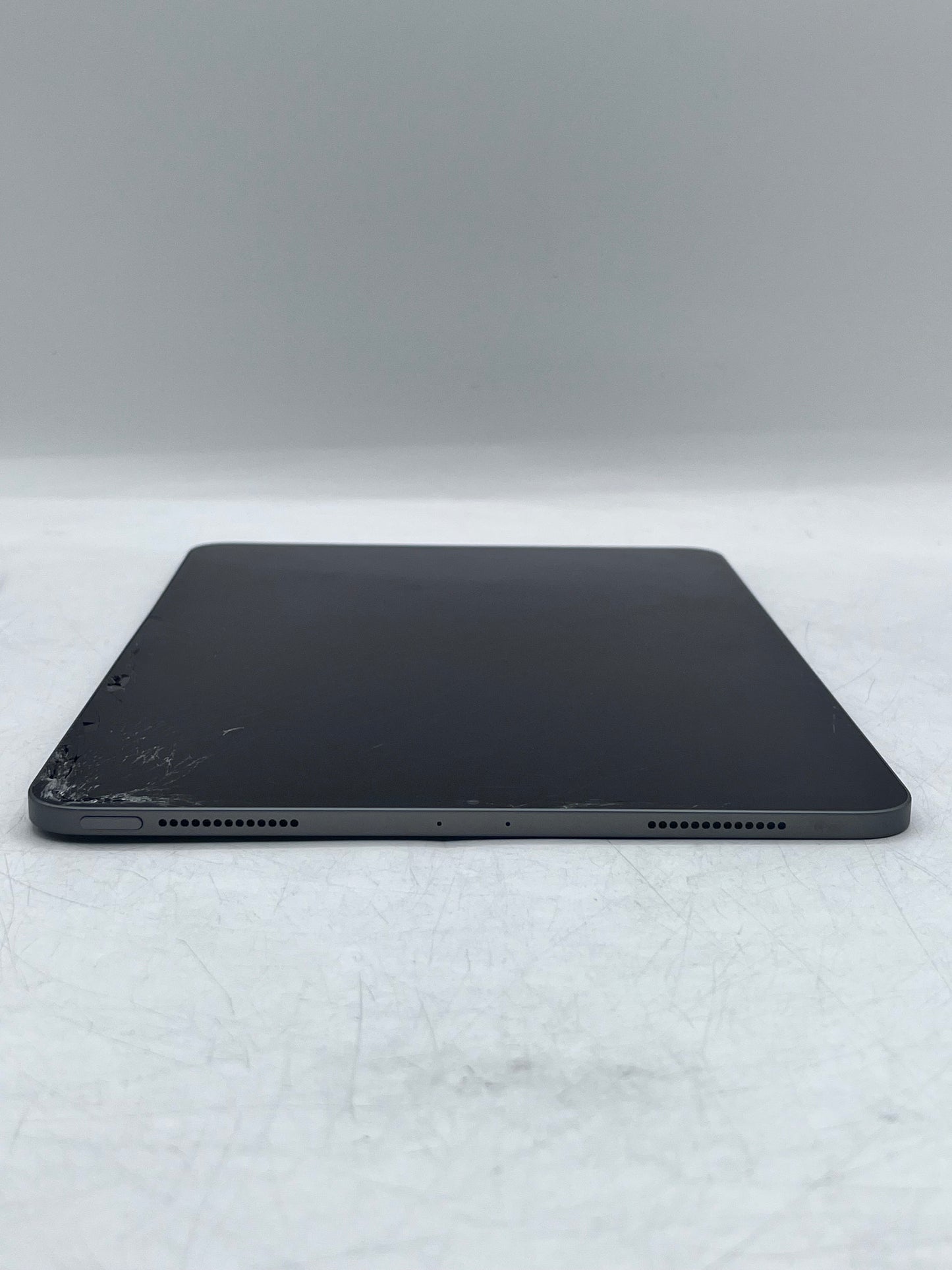 Broken Apple iPad Pro (1st Generation) 11 in A1980 256 GB, Wi-Fi, - Space Gray