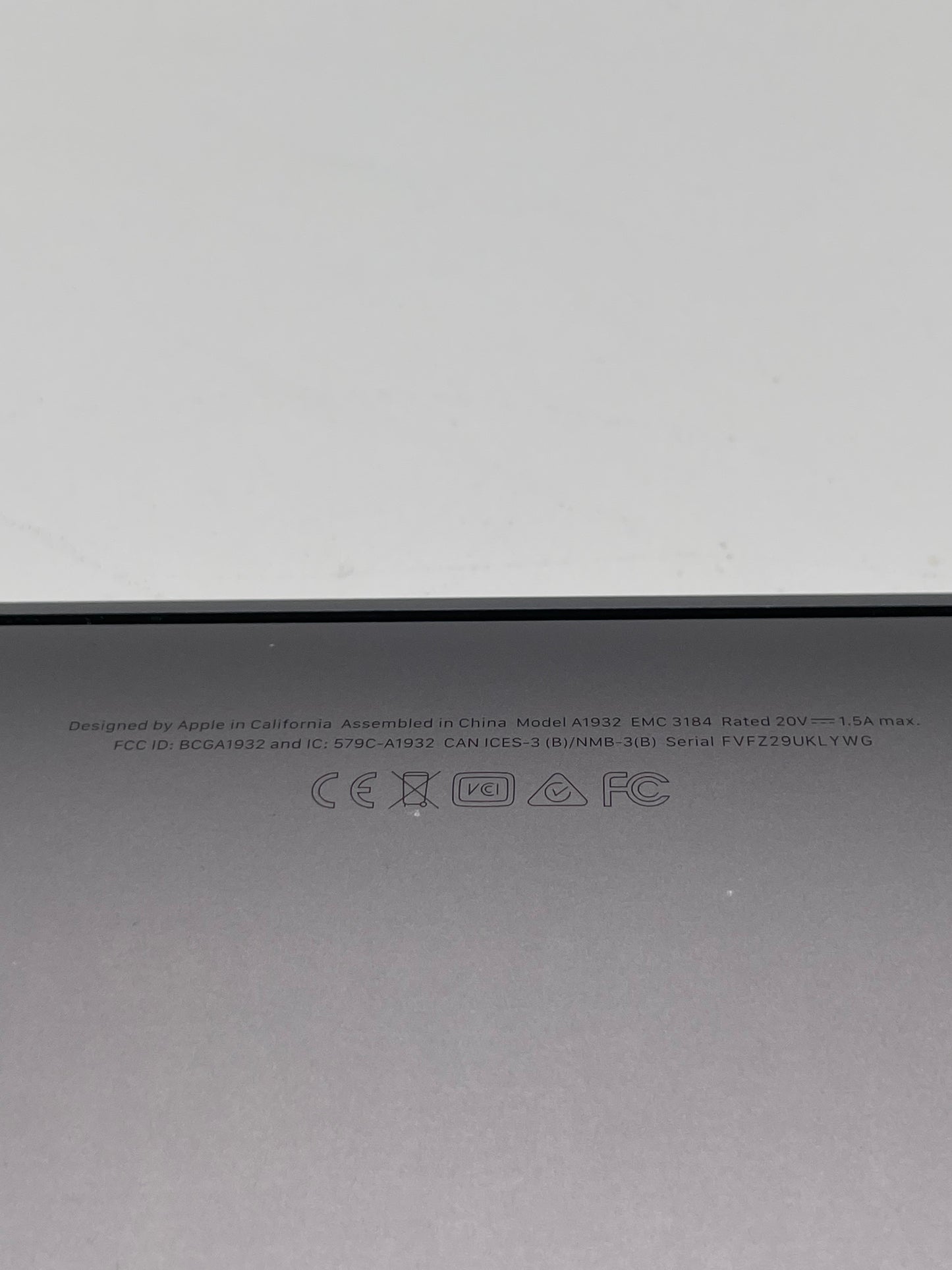 2019 Apple Macbook Air 13' i5 8GB 128GB A1932 MVFH2LL/A Space Gray READ