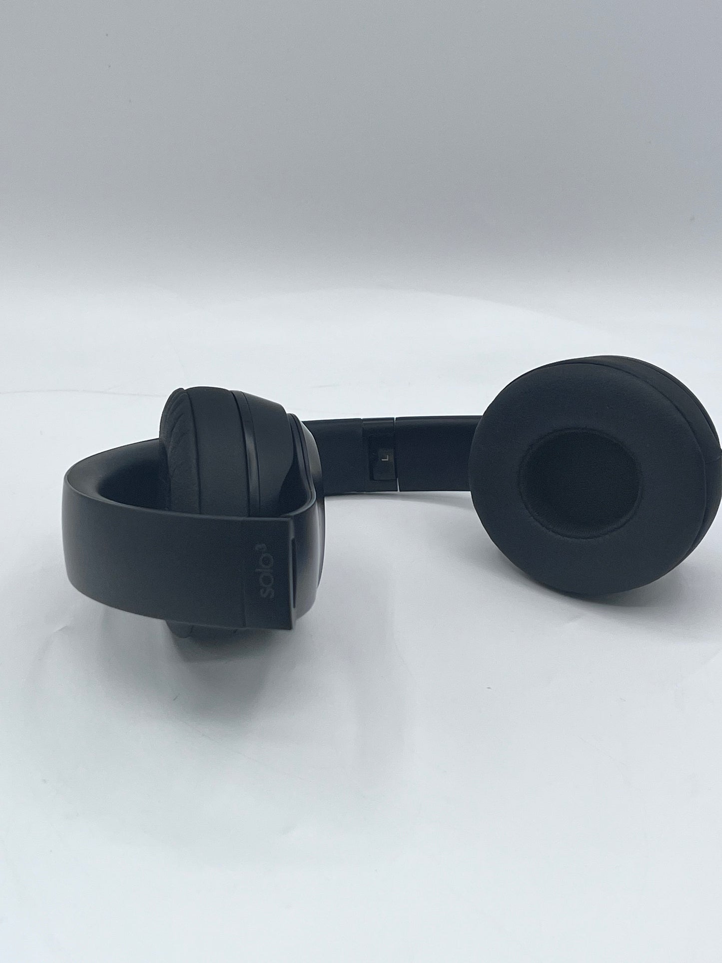 Beats by Dr. Dre Beats Solo 3 Wireless Bluetooth Headphones Matte Black
