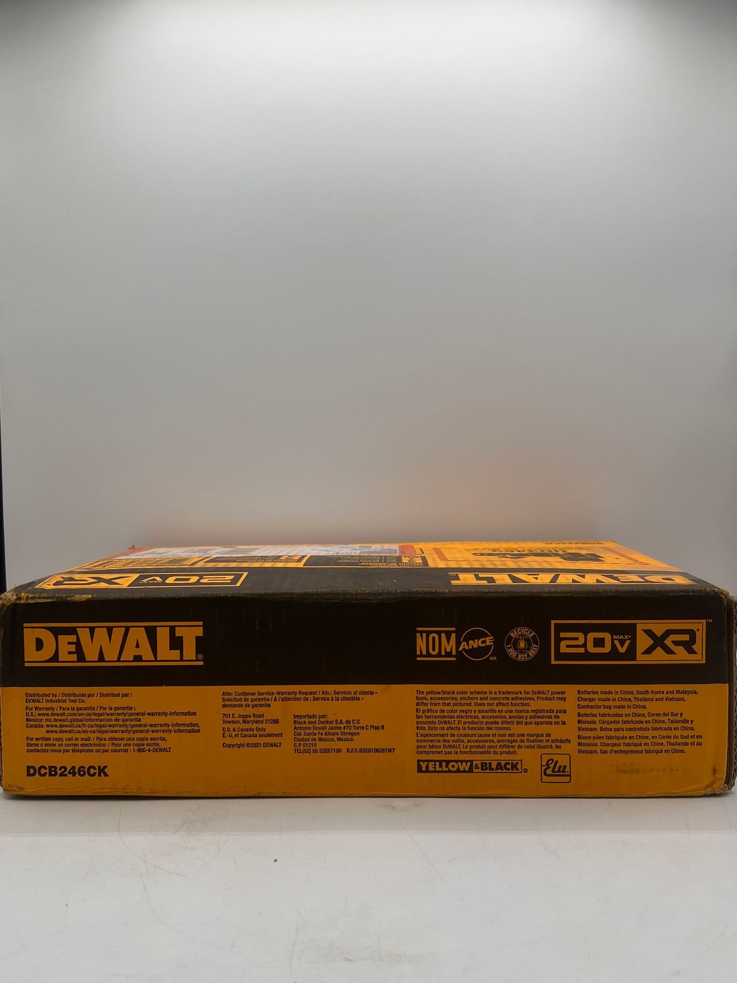 DEWALT 20V MAX Lithium-Ion 6.0Ah 4.0Ah Battery and Charger Starter Kit DCB2460C