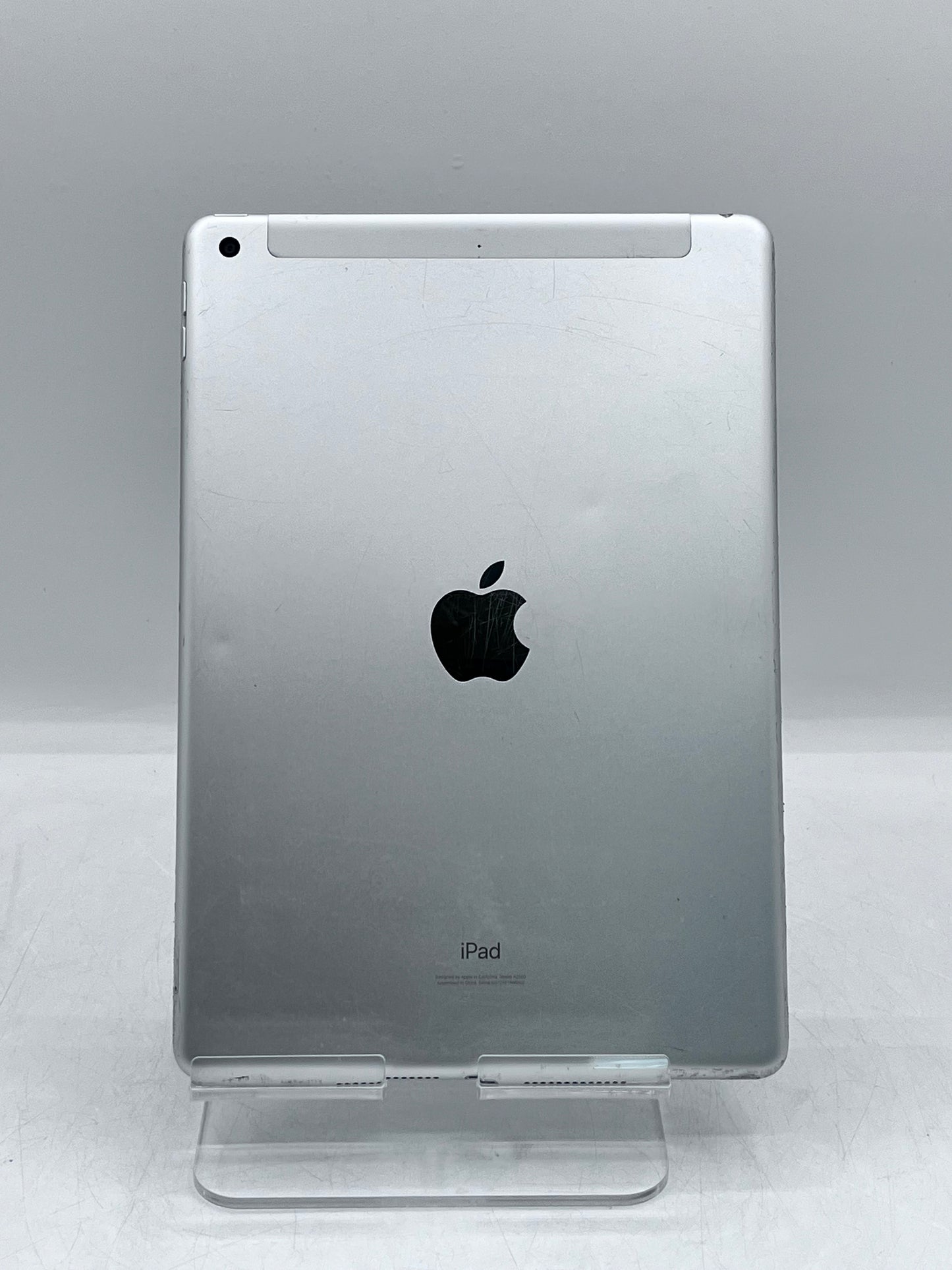 Unlocked Apple iPad (7th Gen) A2200 32GB - Silver READ