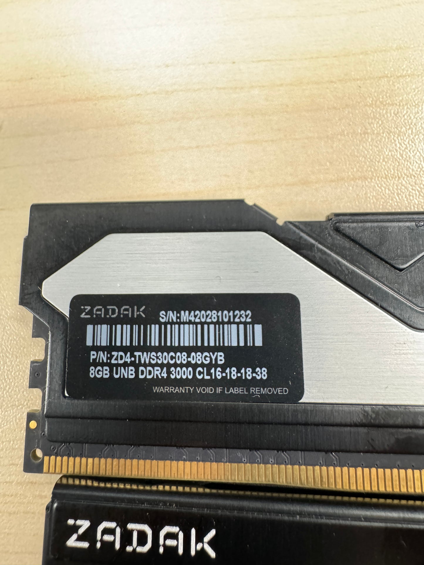 AMD ZADAK Twist 16GB (2x8GB) RAM DDR4 3000MHz ZD4-TWS30C08-08GYB