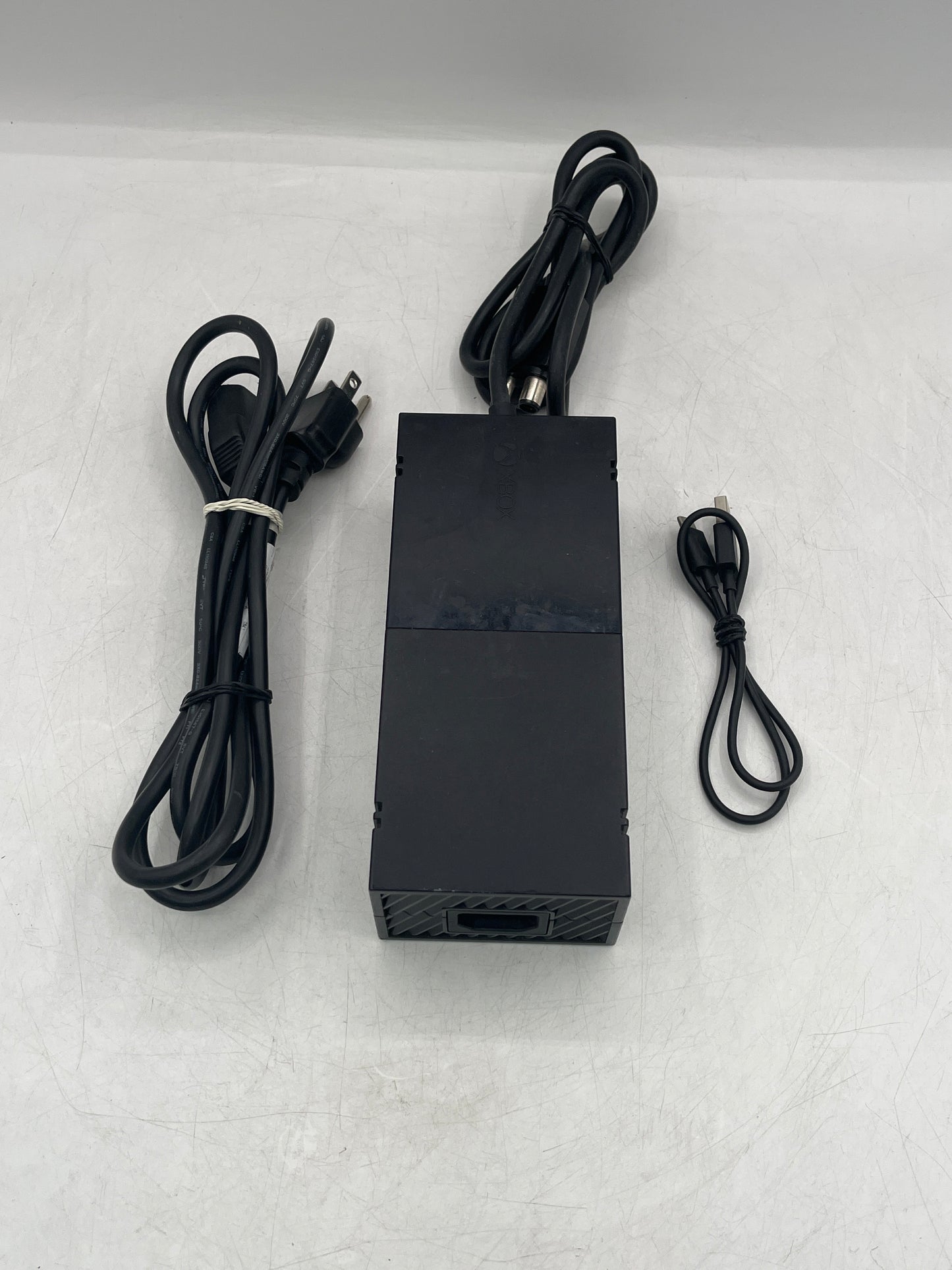 Microsoft Xbox One 2013 Model 1540 500GB Bundle
