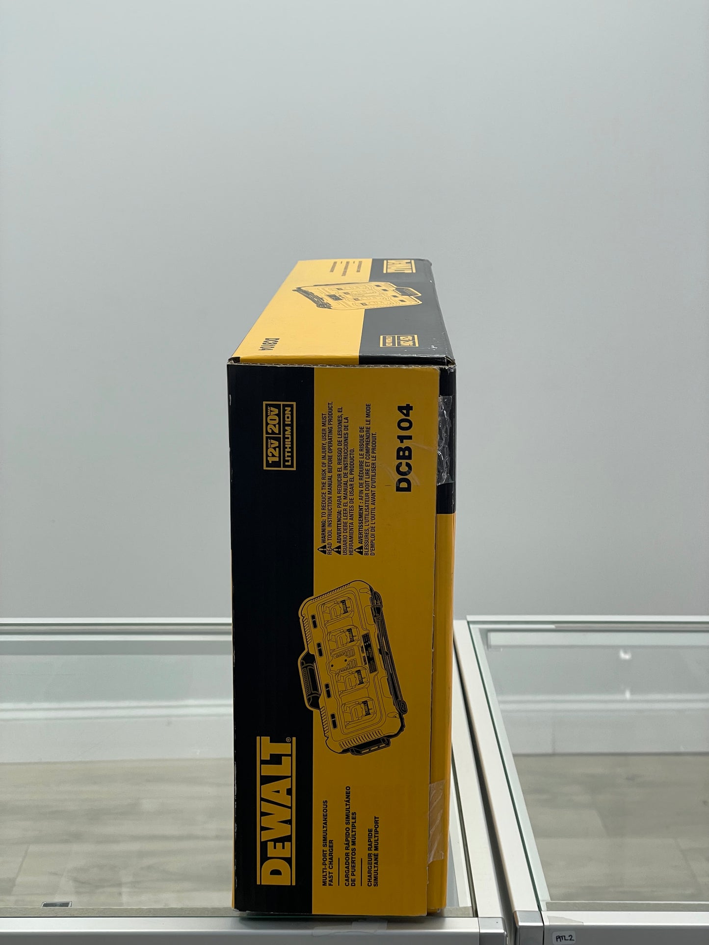 DeWalt DCB104 12V/20V MAX Battery 4-Port Simultaneous Fast Charger, 8 Amps/Port