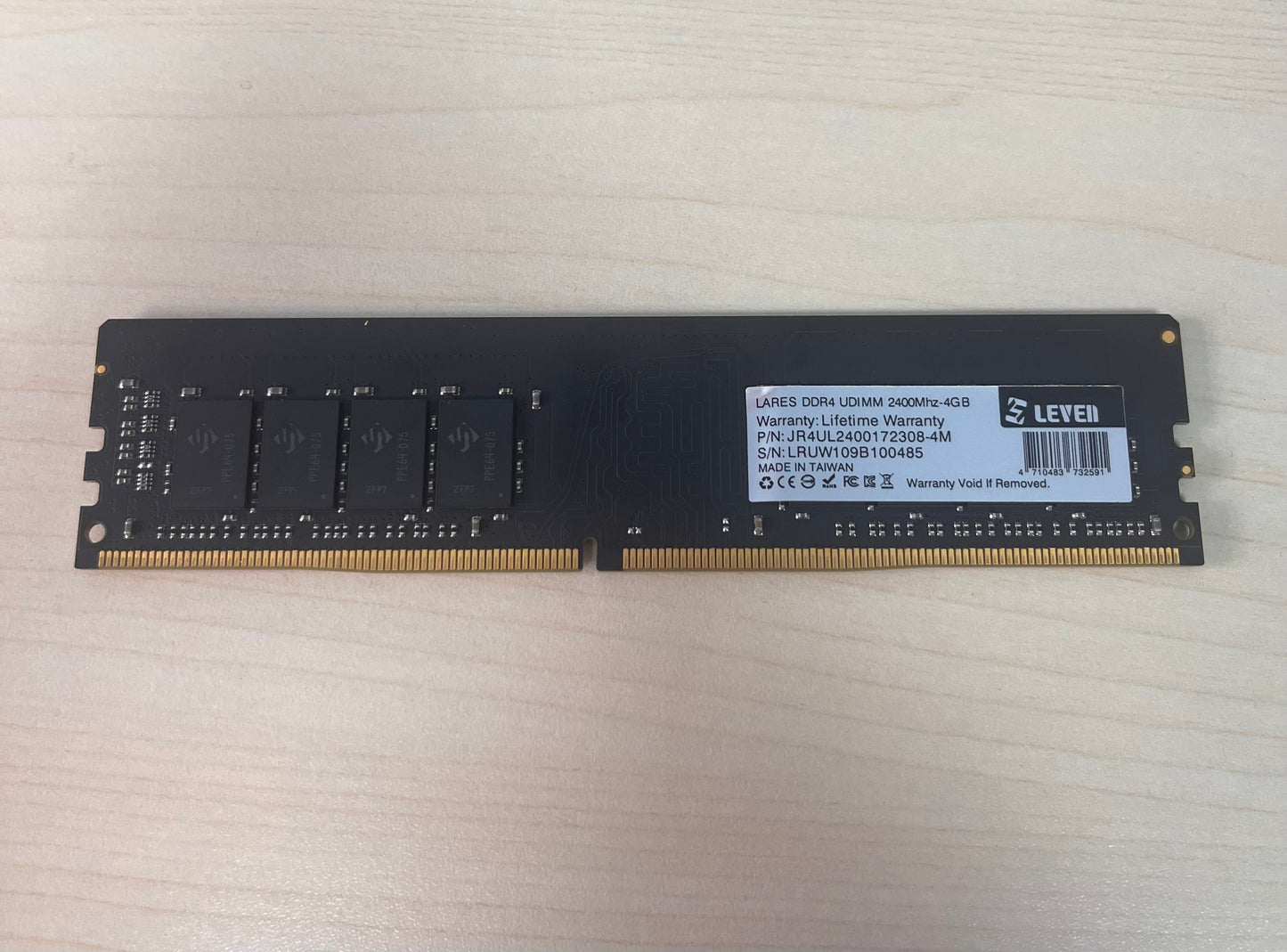 LEVEN Lares 4GB (1x4GB) DDR4 RAM Module - Black