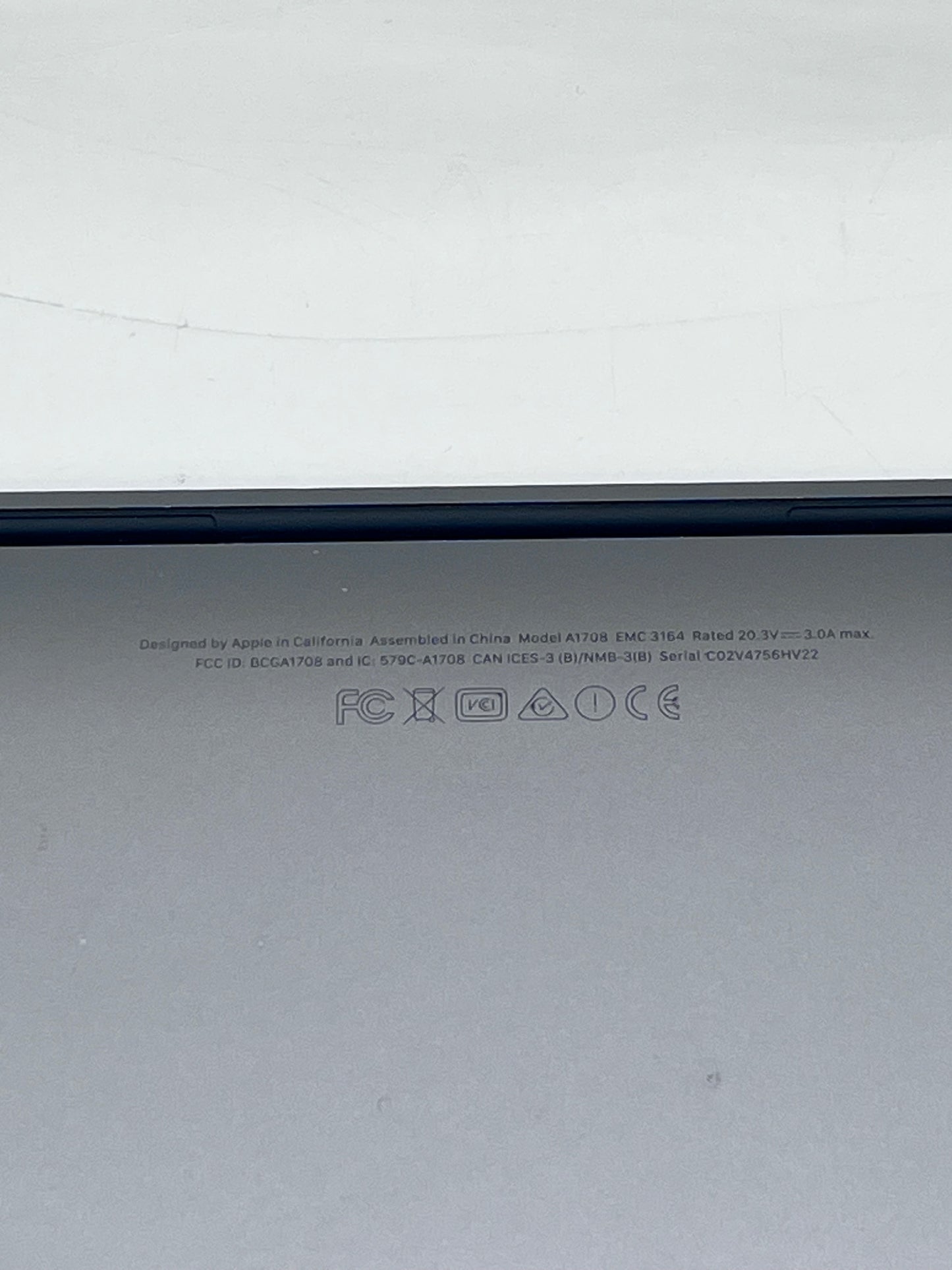 Apple MacBook Pro 13" A1708 128GB 2017 Space Gray READ
