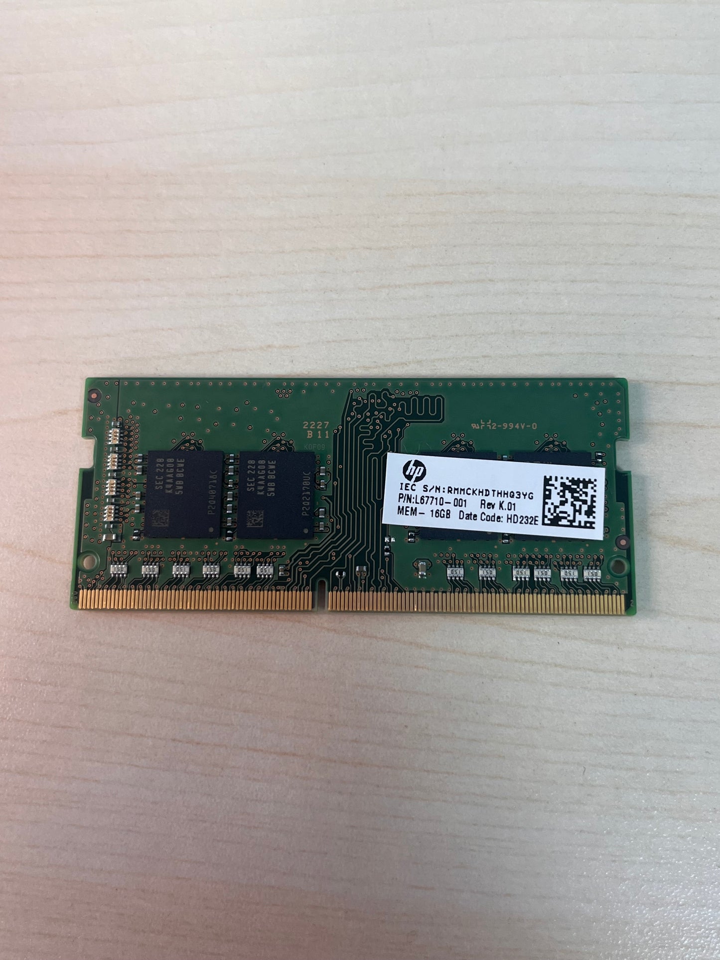 SAMSUNG S0QF1F023134563BB3 16GB 1Rx8 PC4-3200A4-SA2-11 RAM