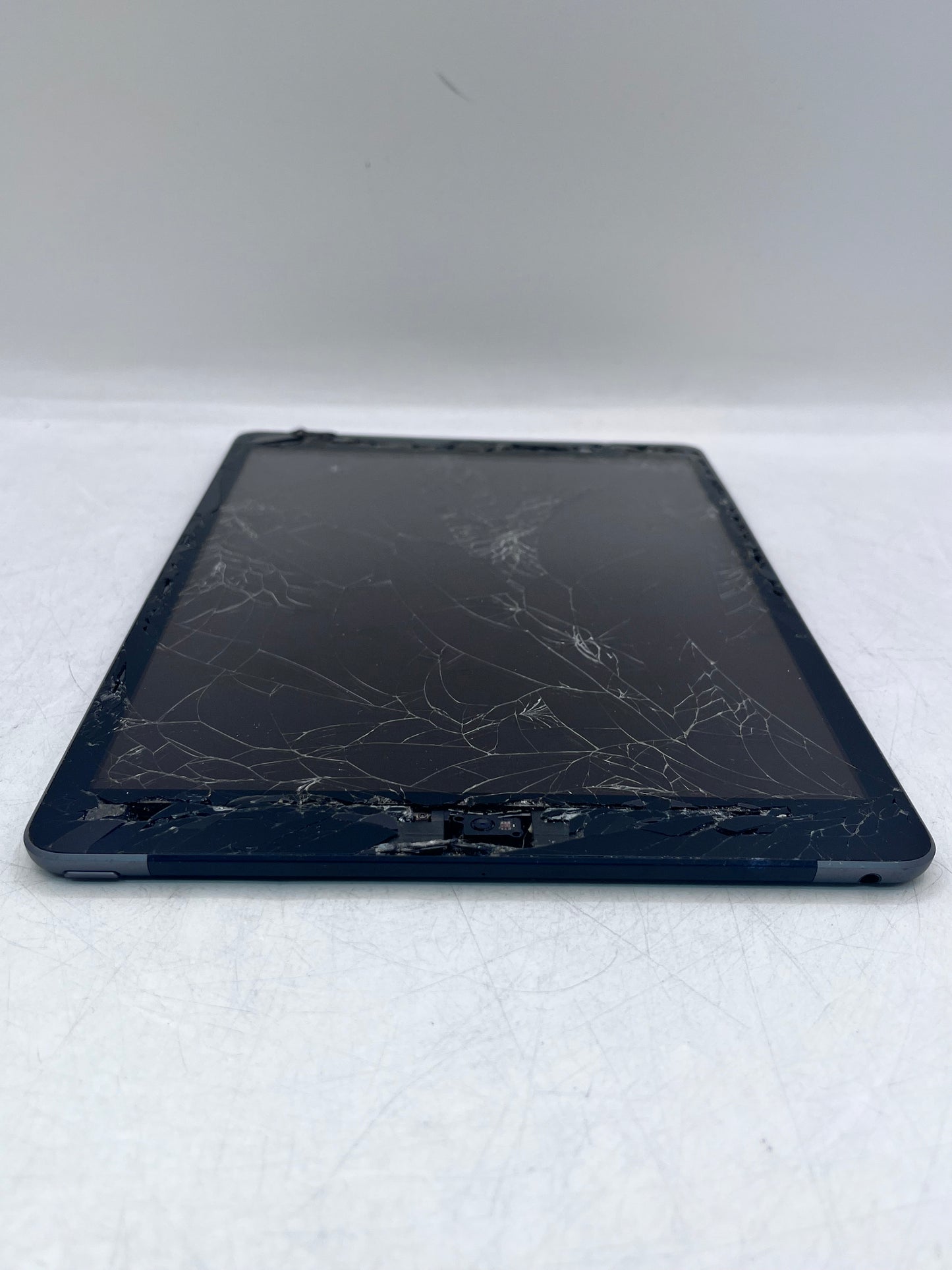 Apple iPad 8th Gen (A2428) 10.2" Wi-Fi + 4G - Space Gray