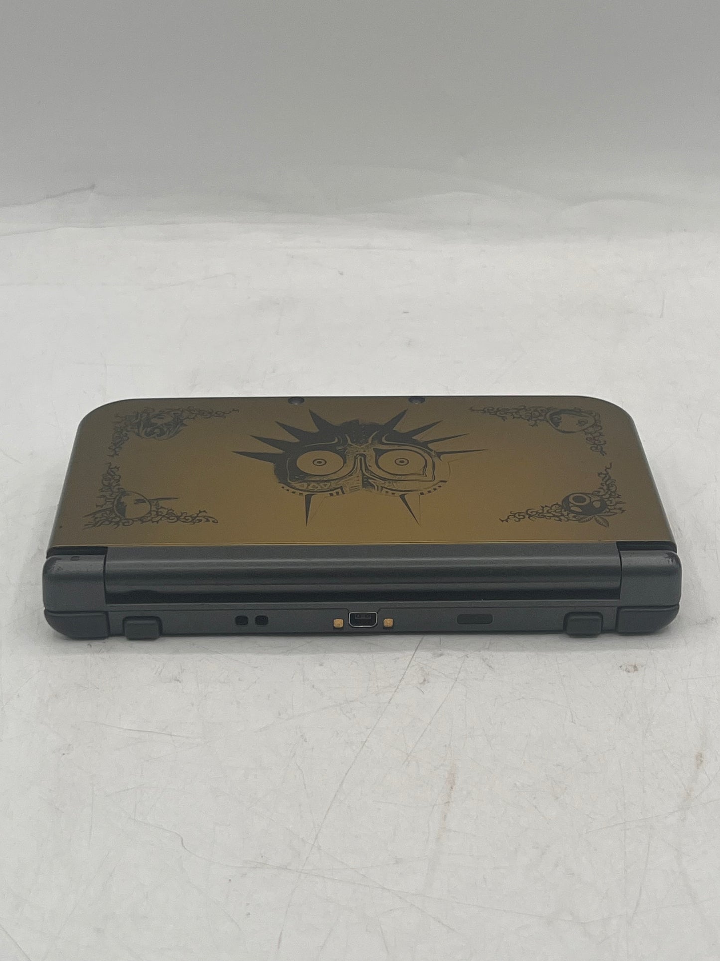 Nintendo New 3DS XL (RED-001) 2014 Handheld Game Console 4GB - Gold