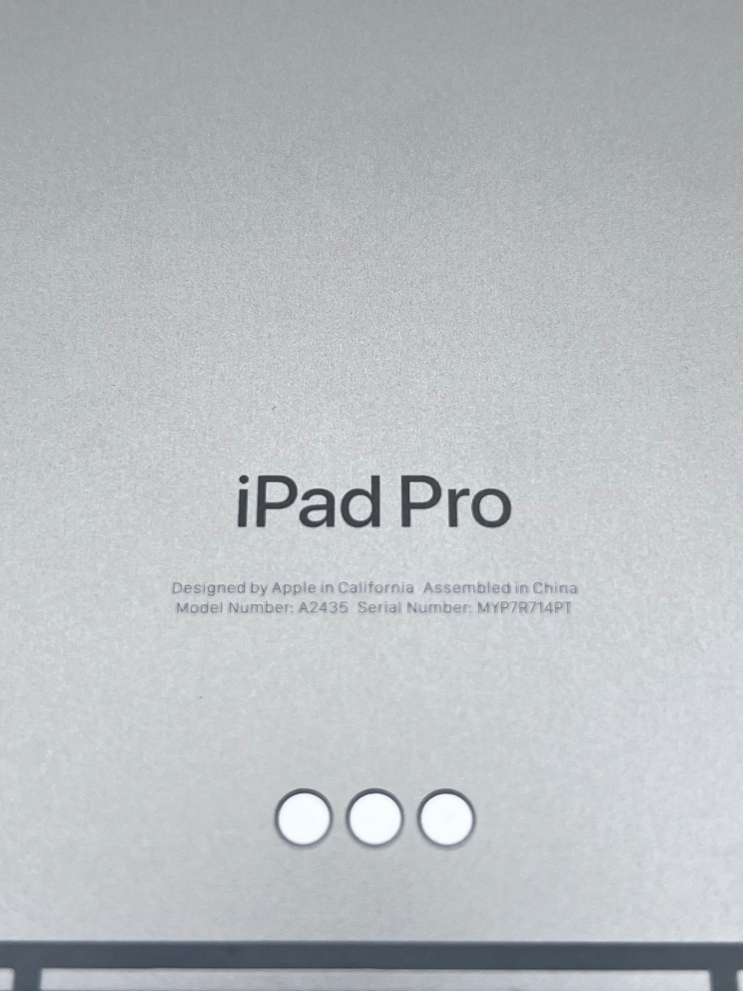 Apple iPad Pro A2435 11 inch NP553LL/A A2435 128GB WiFi and Cellular - Space Gray
