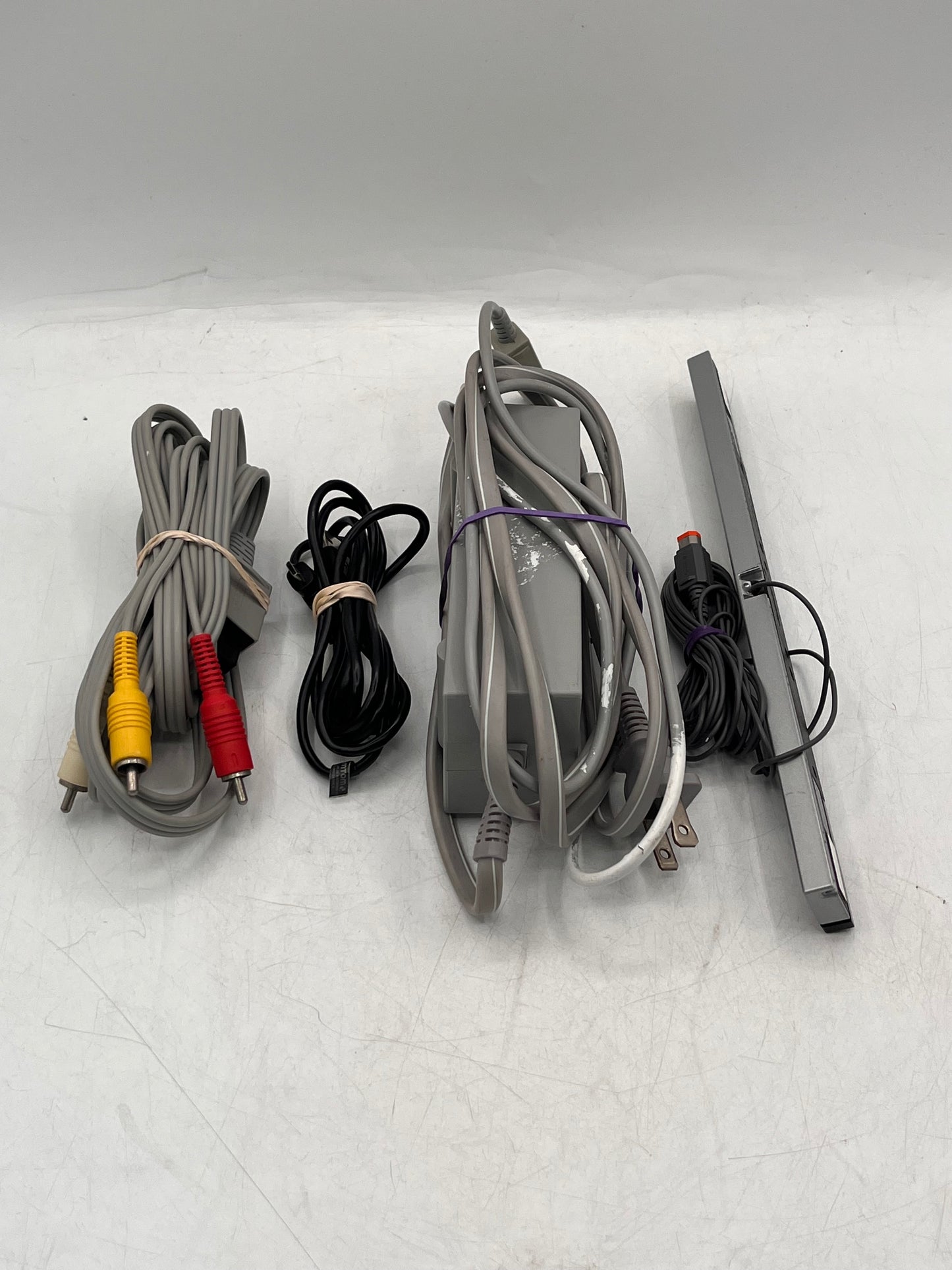 Nintendo Wii RVL-001 2006 Video Game Console 1TB Tested Functional with 2 Controllers - White
