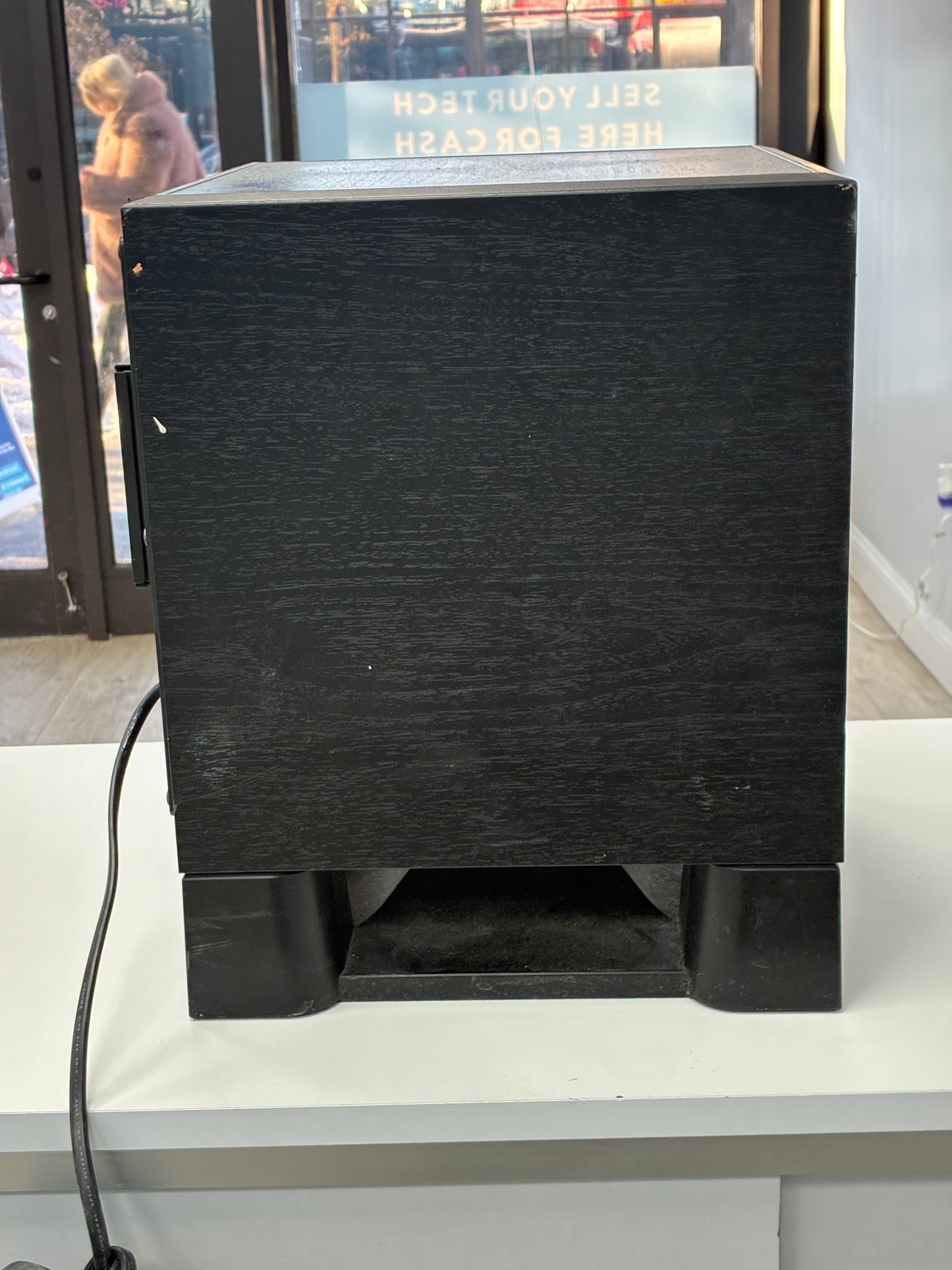 Yamaha YST-SW215 Powered Subwoofer Black Wood Grain 95 Watts (READ)