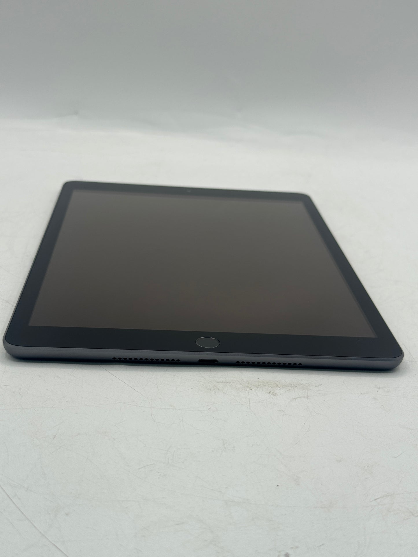 Apple iPad 8th Gen 32GB A2270 MYU2LL/A Wi-Fi Only Space Gray READ