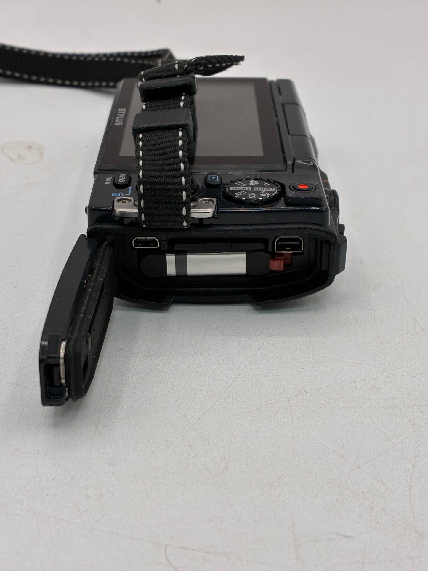 Olympus TG-870 Tough Waterproof Digital Camera With Box