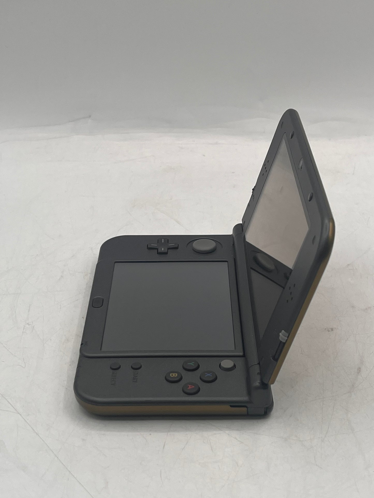 Nintendo New 3DS XL (RED-001) 2014 Handheld Game Console 4GB - Gold