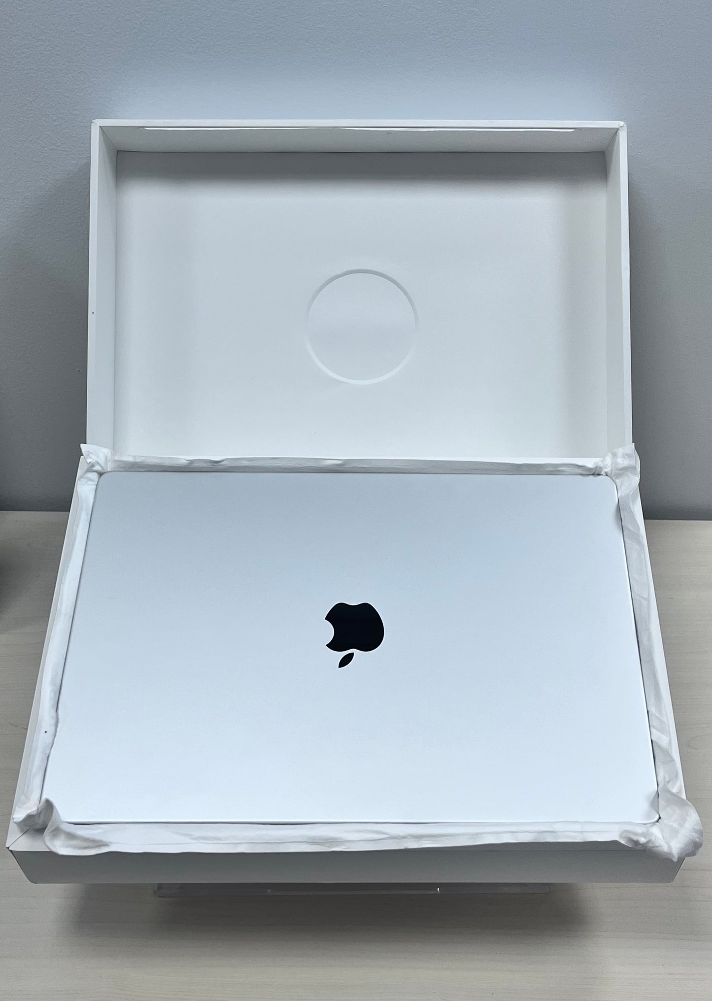 2023 Apple MacBook Pro A2991 MRW63LL/A 16" M3 Pro 36GB 512GB SSD AS IS