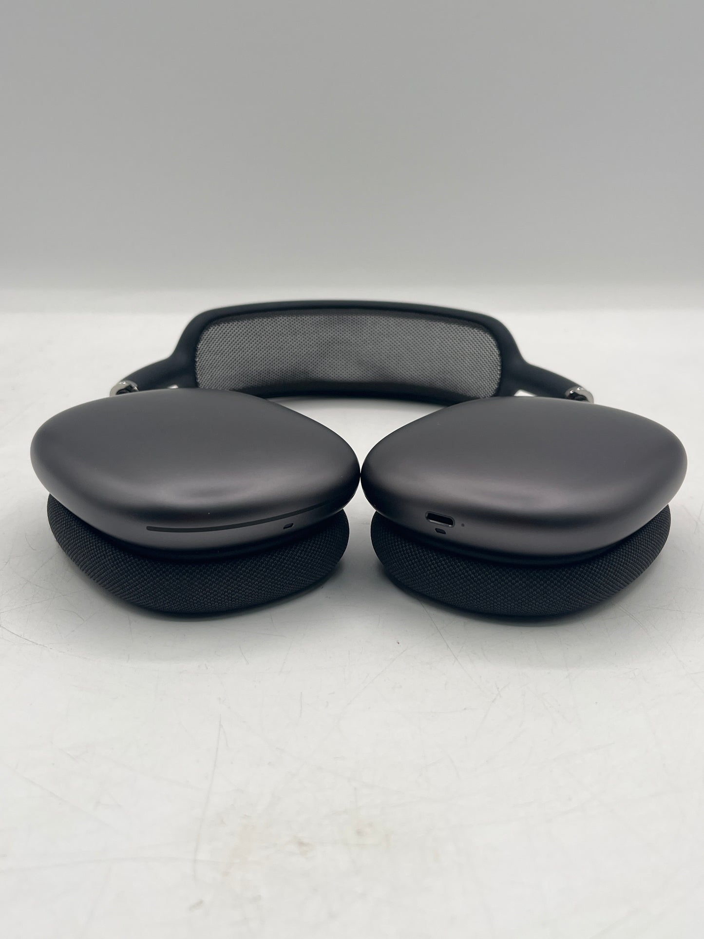 Apple AirPods Max (Lightning) A2096 - Black- Used - Free Shipping & Returns