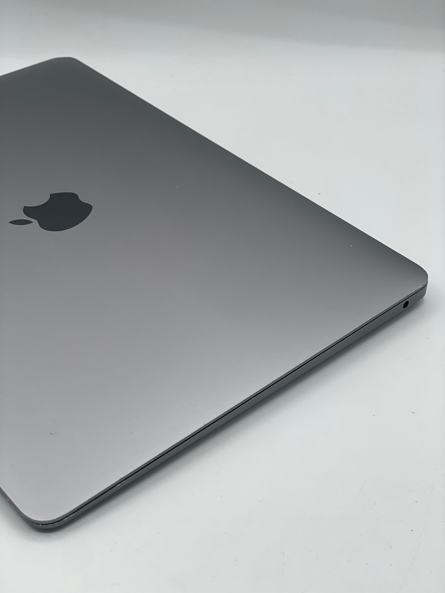 2019 Apple Macbook Air 13' i5 8GB 128GB A1932 MVFH2LL/A Space Gray READ