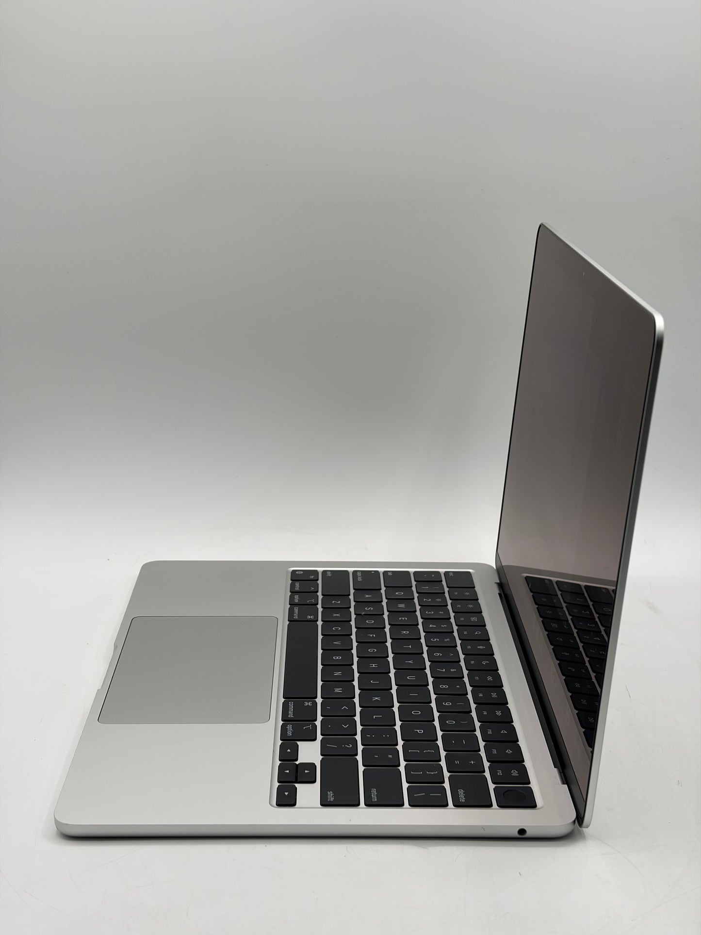 2022 Apple MacBook Air 13.3" M2 8C GPU A2681 16GB 256GB Silver 117 Cycle Count