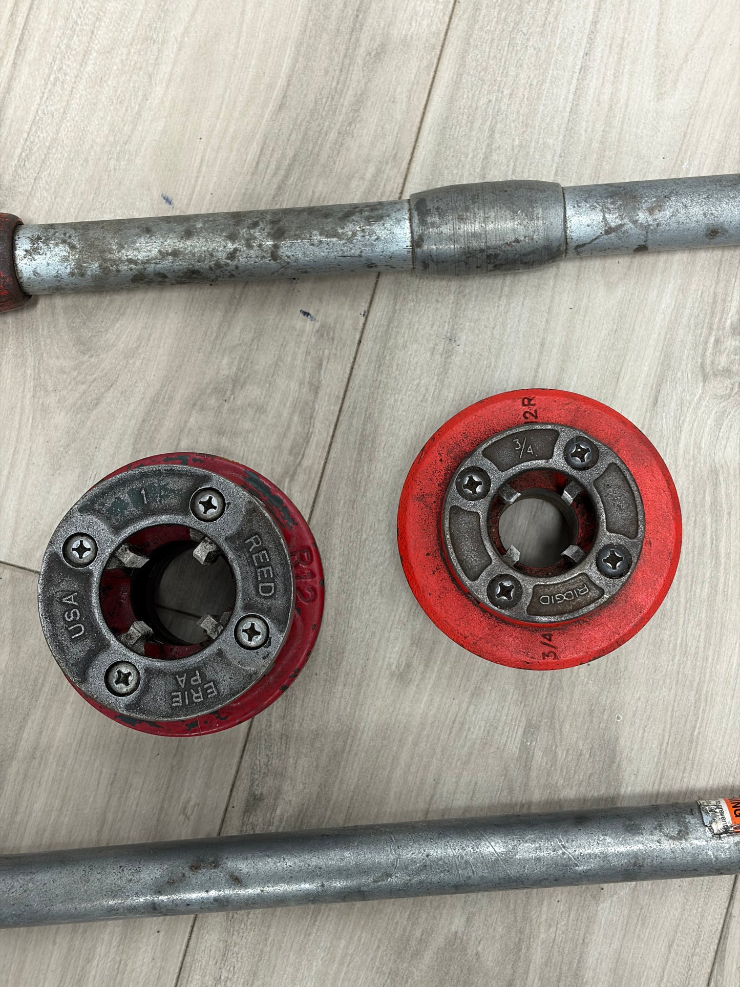 RIDGID 36475 Ratcheting Pipe Threader Set with 1/2" to 1 1/4" Dies