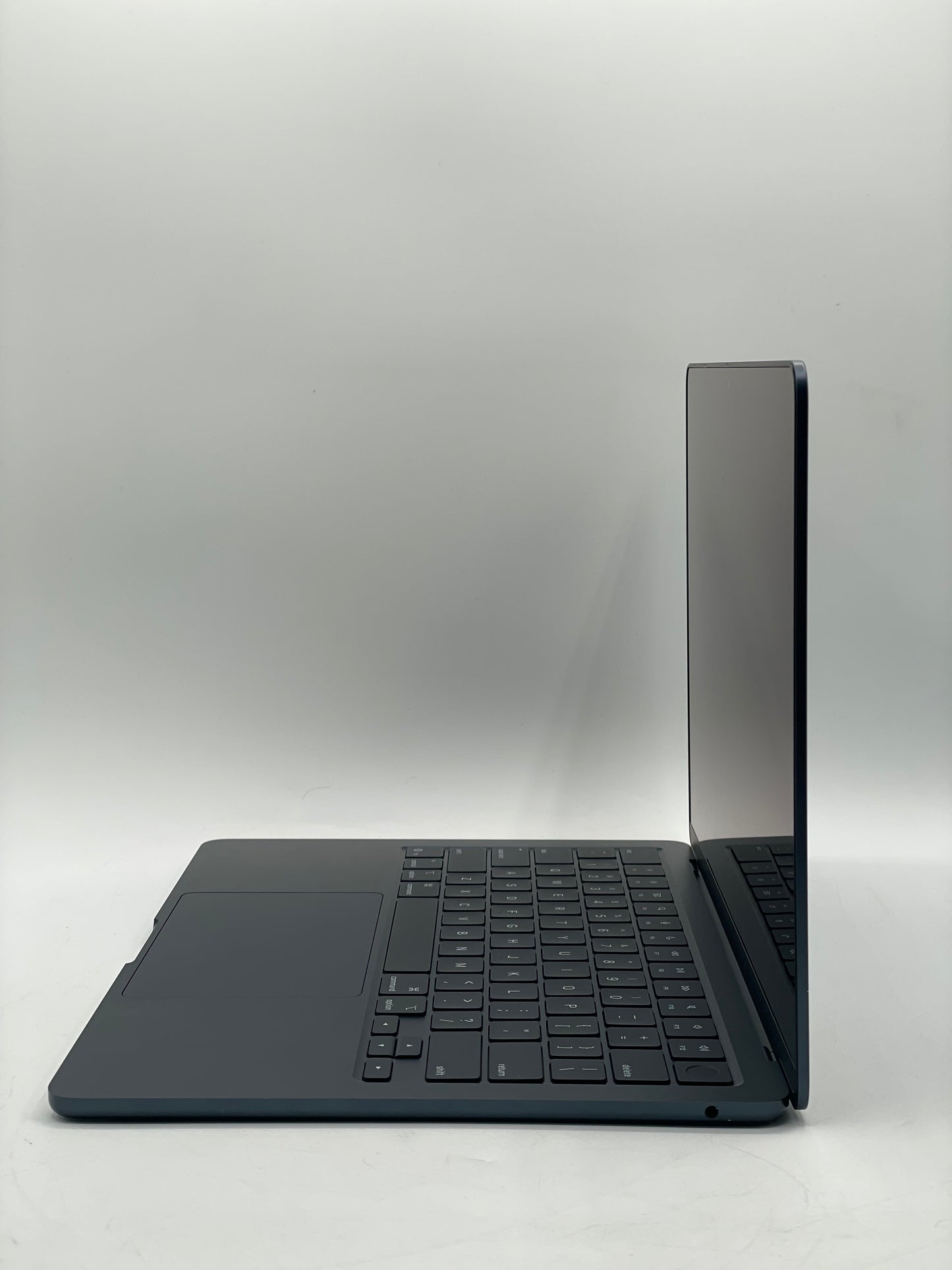 2025 Apple MacBook Air 13" M4 8C GPU 16GB 256GB A3240 Midnight 9 Cycle Count