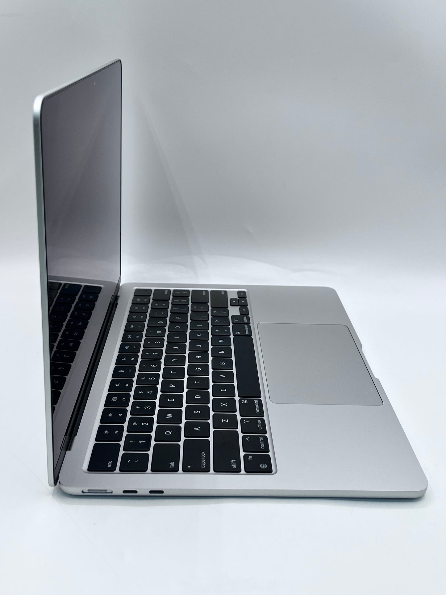 2022 Apple MacBook Air 13.3" M2 8GB 256GB A2681 REMOTELY MANAGED