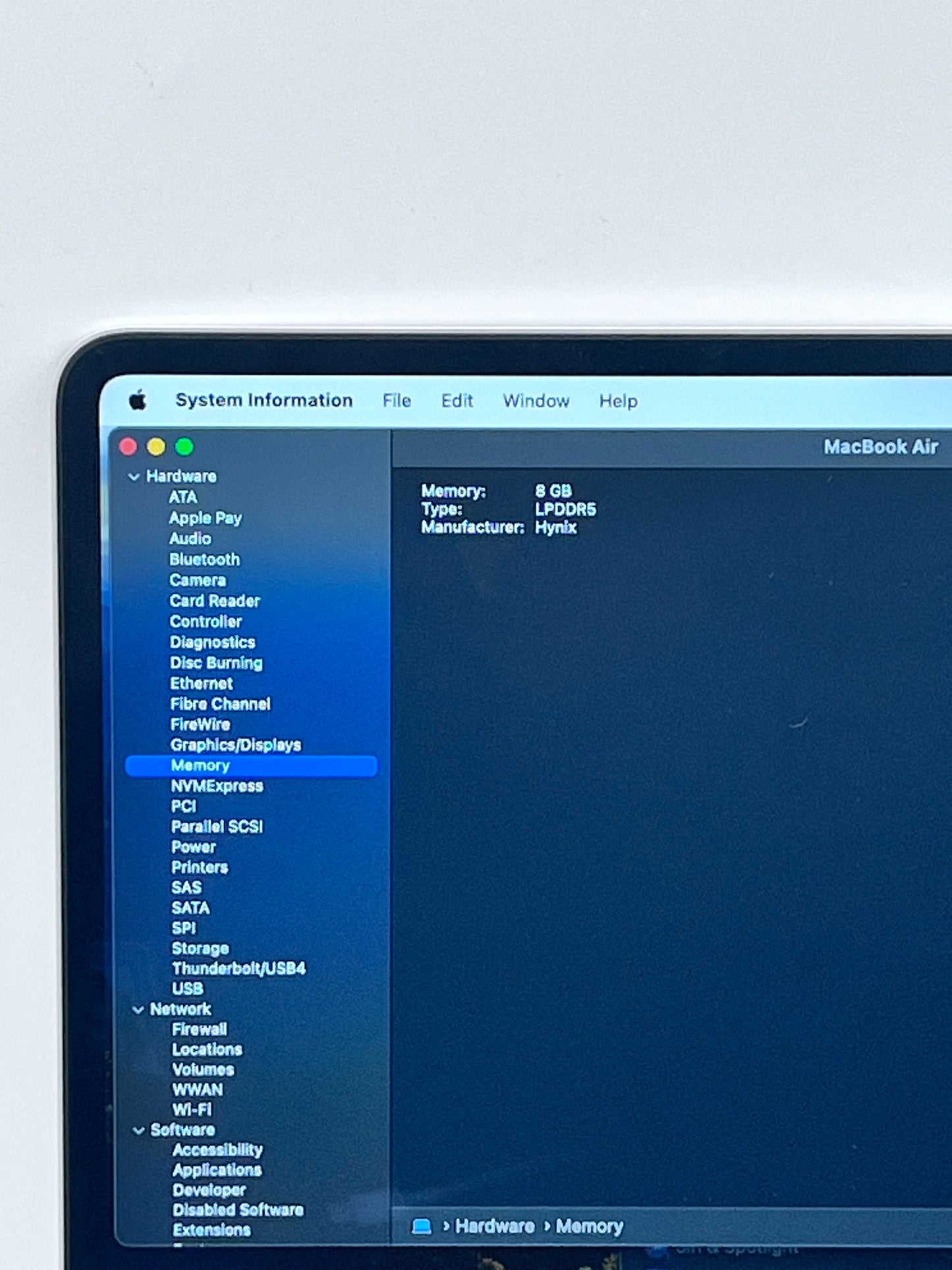 2022 Apple MacBook Air 13.3" M2 8GB 256GB A2681 REMOTELY MANAGED
