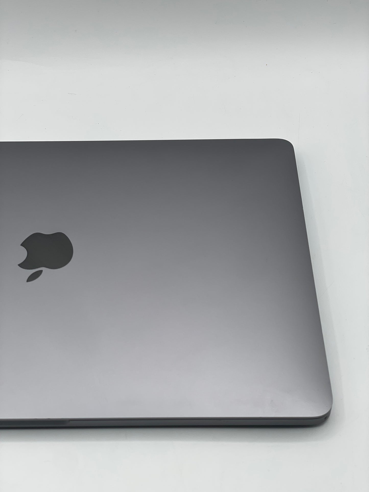 2022 Apple MacBook Pro 13.3" 8C M2 10C GPU 8GB 256GB A2338 84 Cycle Count SG