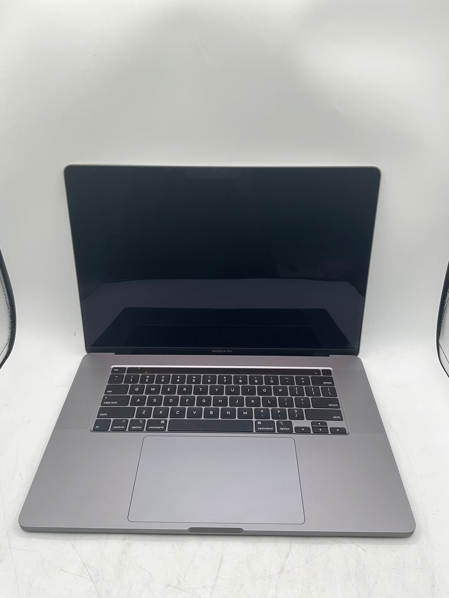 2019 Apple MacBook Pro 16" A2141 2.3GHz Core i9 16GB RAM 512GB SSD Silver
