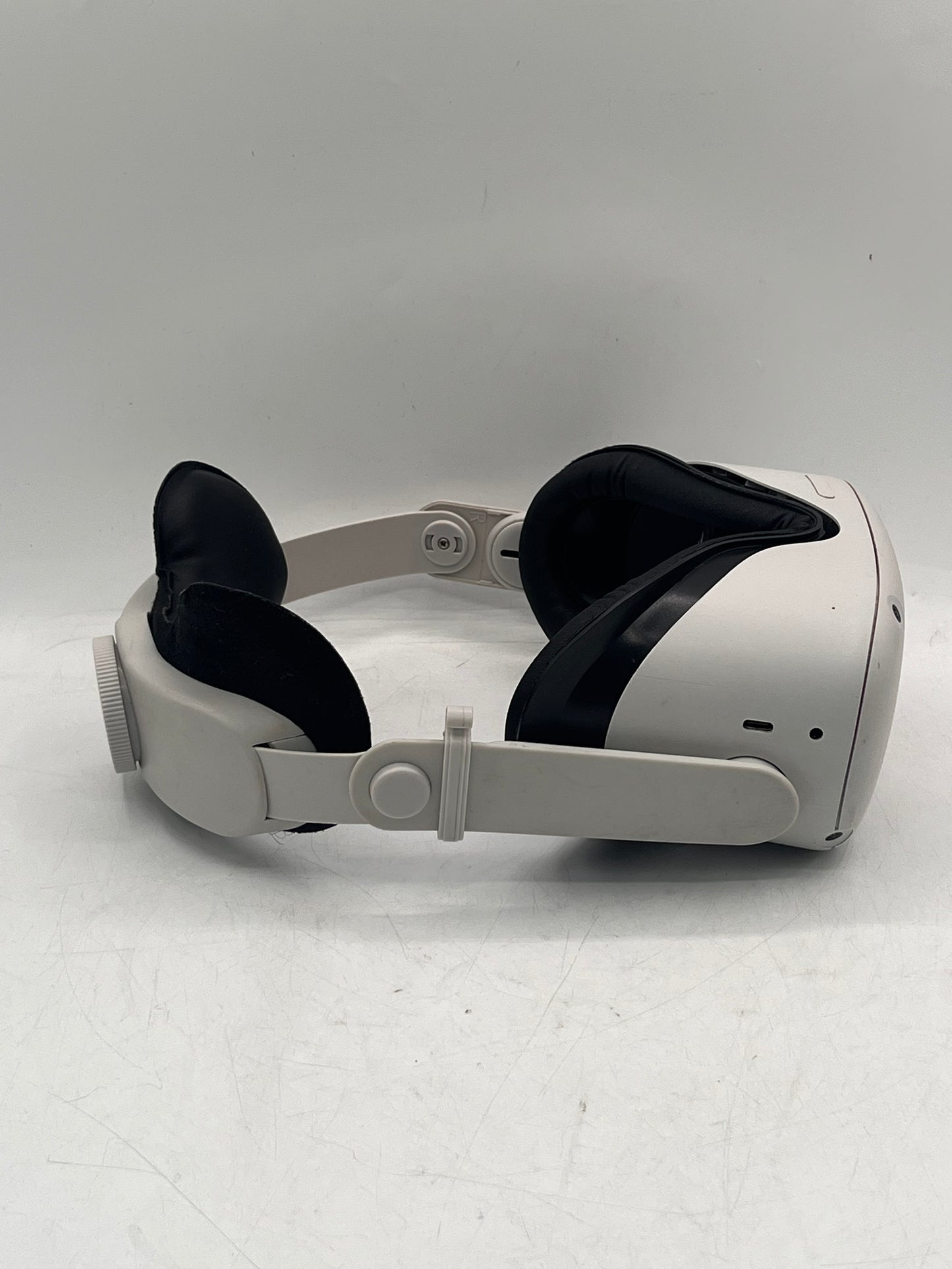 Oculus Quest 2 Meta 128GB All-in-One VR Headset White with Controllers