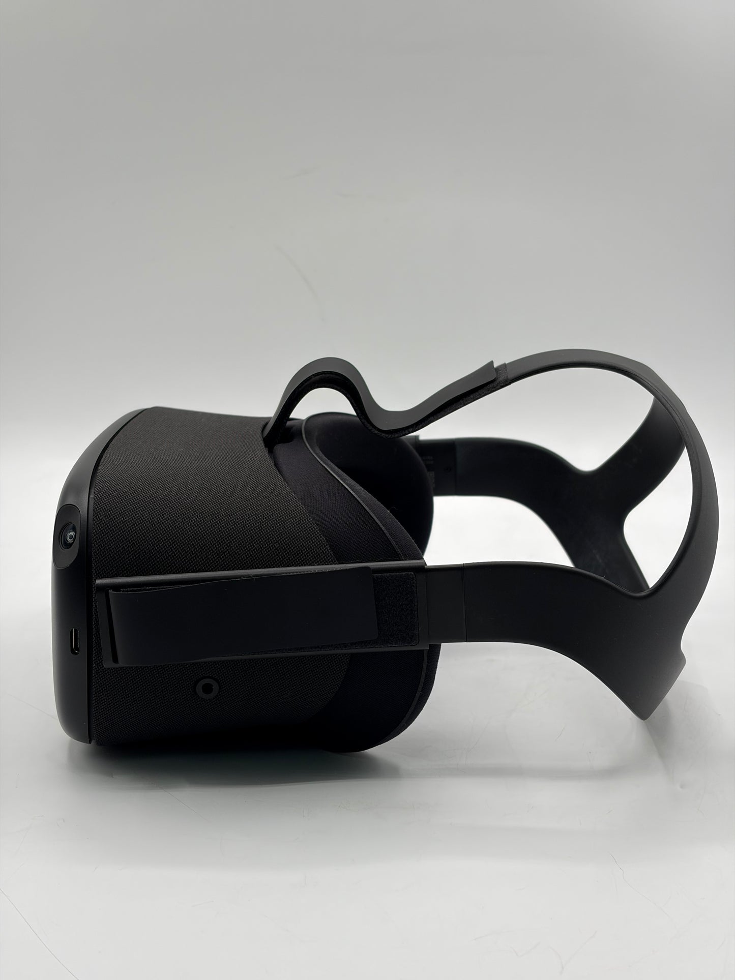 Oculus Quest 64GB Black VR Headset with 2 Controllers