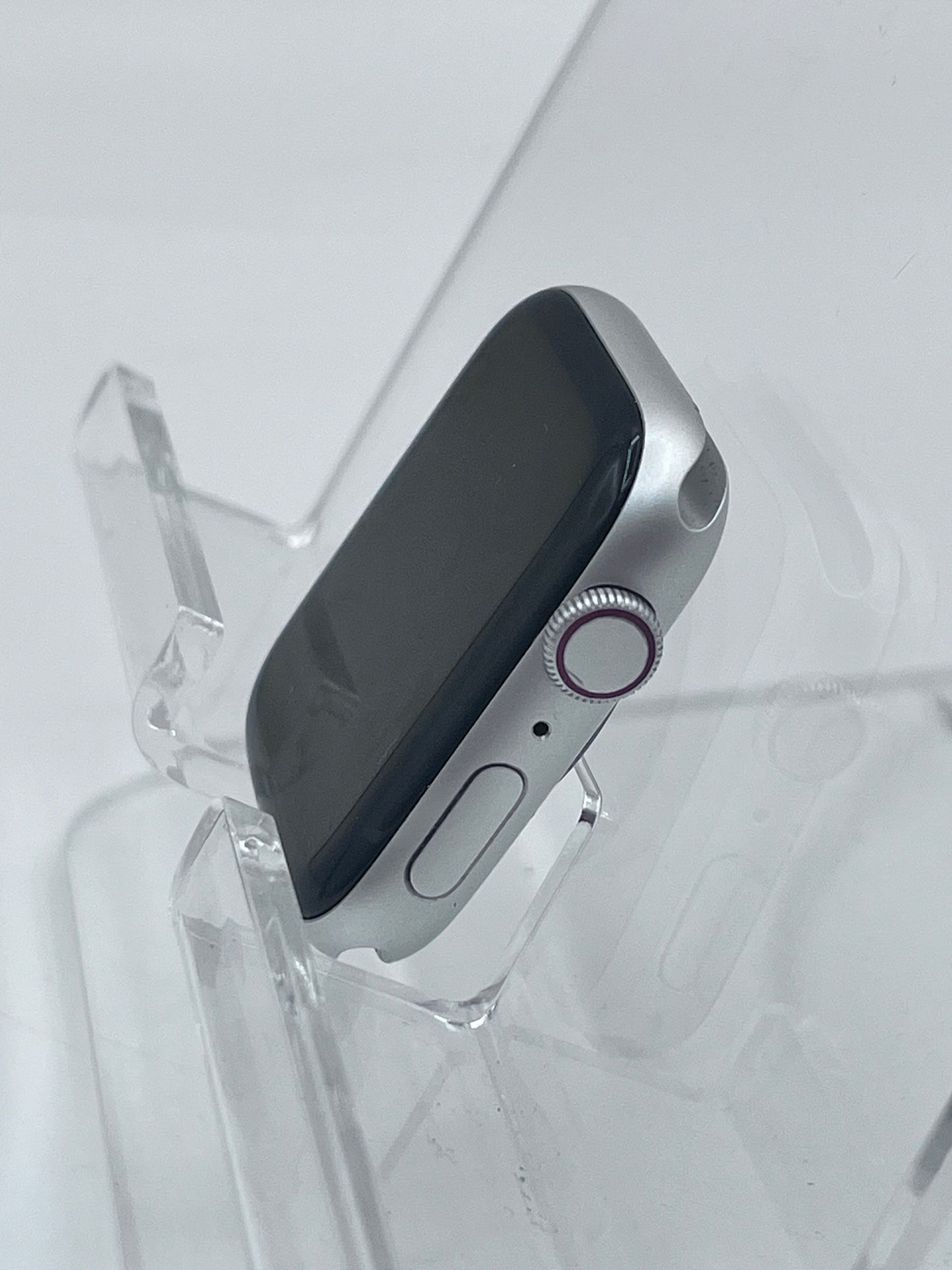 Apple SE 2nd Gen 44mm Smart Watch - Silver
