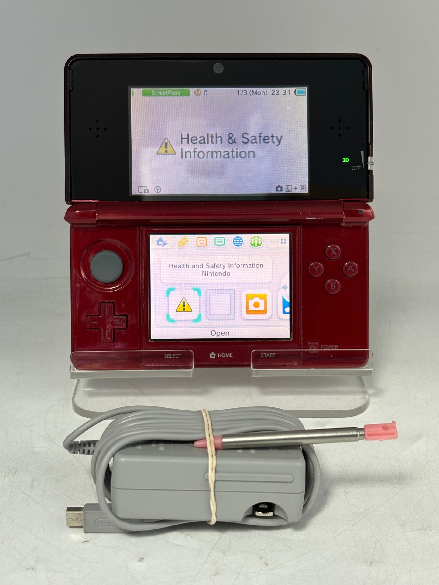 Nintendo 3DS CTR-001 2GB, 2011 (Red)