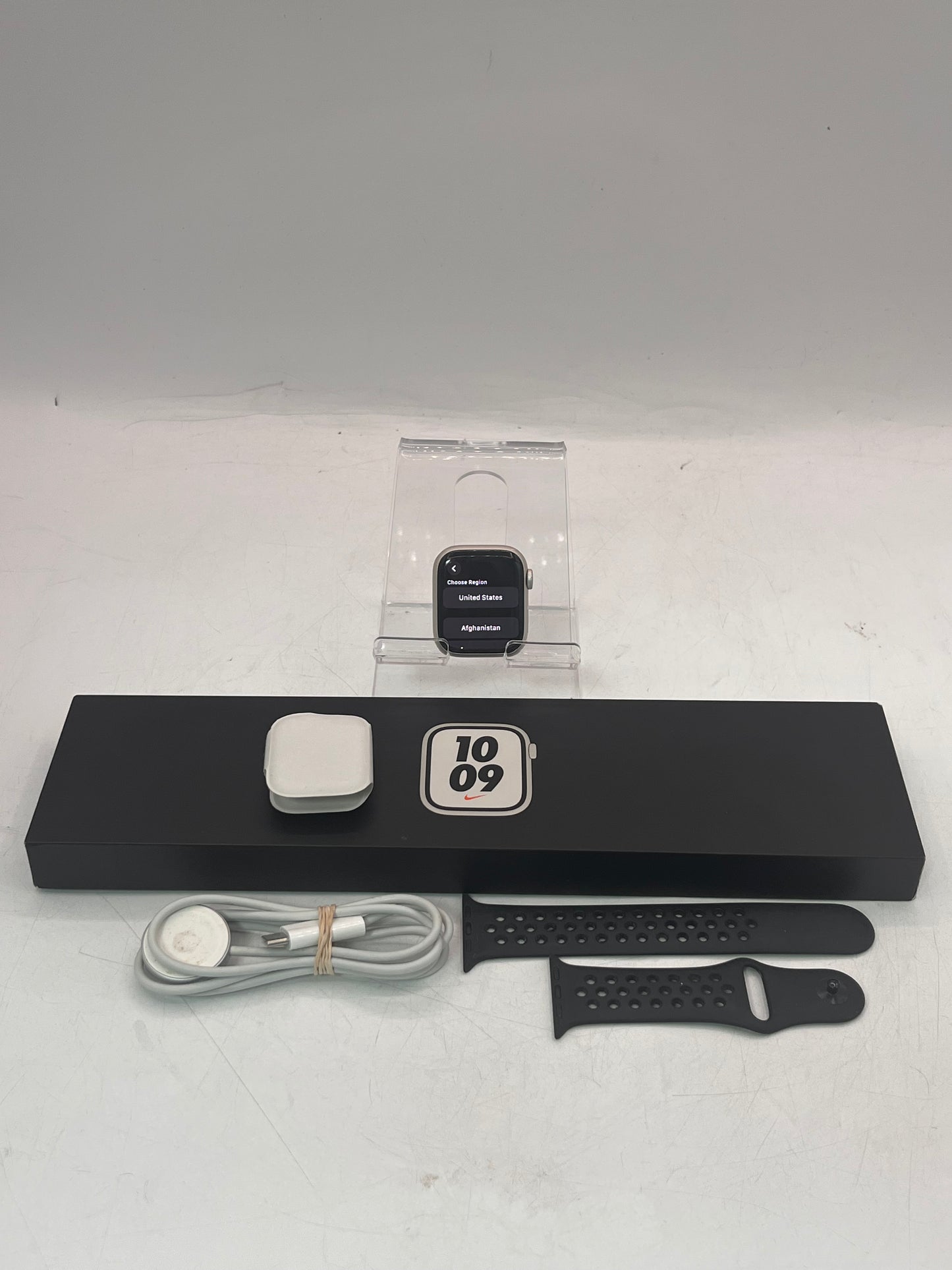 Apple Watch Series 7 Nike Edition 41mm Wifi Only A2473 MKNK3LL/A Starlight 99% Battery