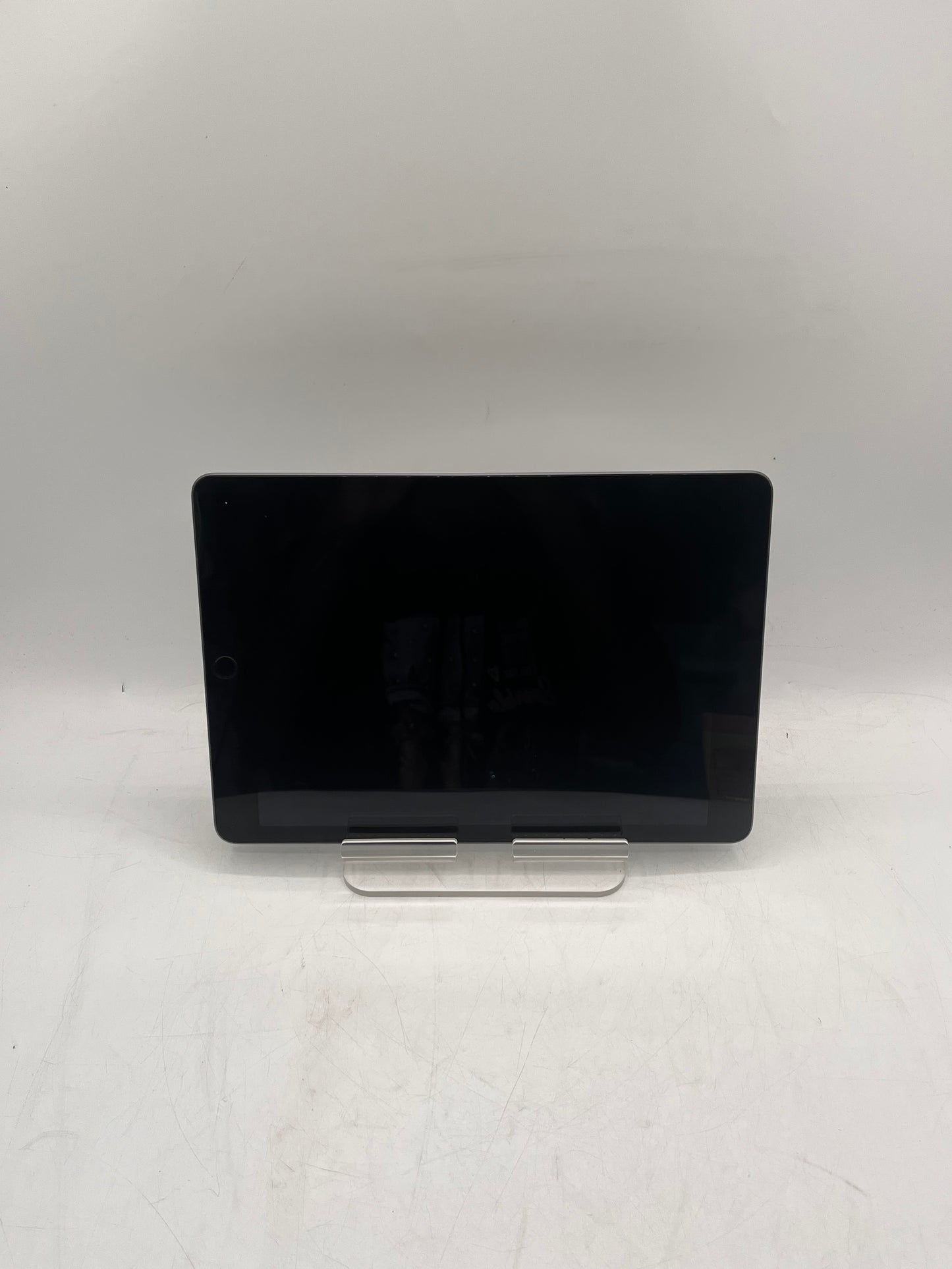 Apple iPad 9th Gen A2602 MK2K3LL/A 64GB Wi-Fi Only Space Gray