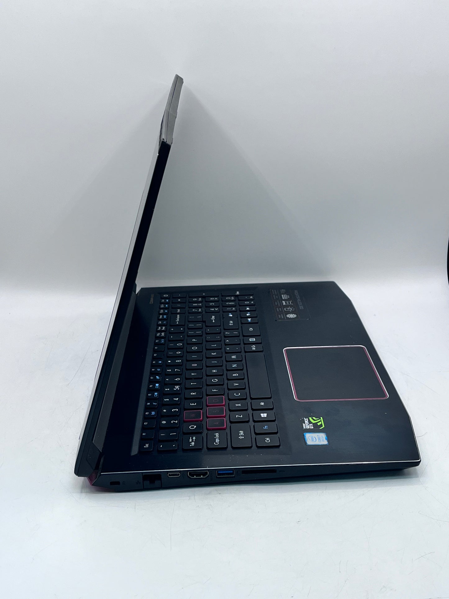 Acer Predator Helios 300 PH315-51 15.6" i7-8750H 16GB 256GB