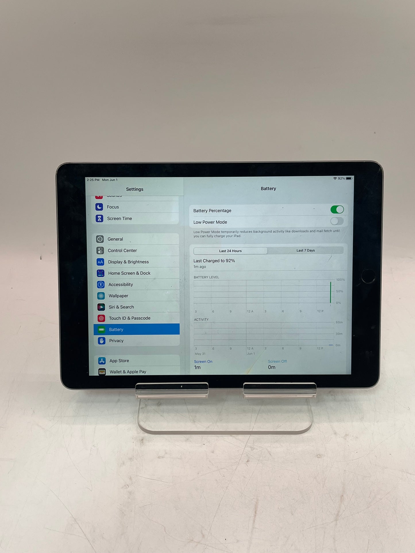 Apple iPad Air 2nd Gen A1566 64GB Wi‑Fi Only Tablet Space Gray Broken Screen