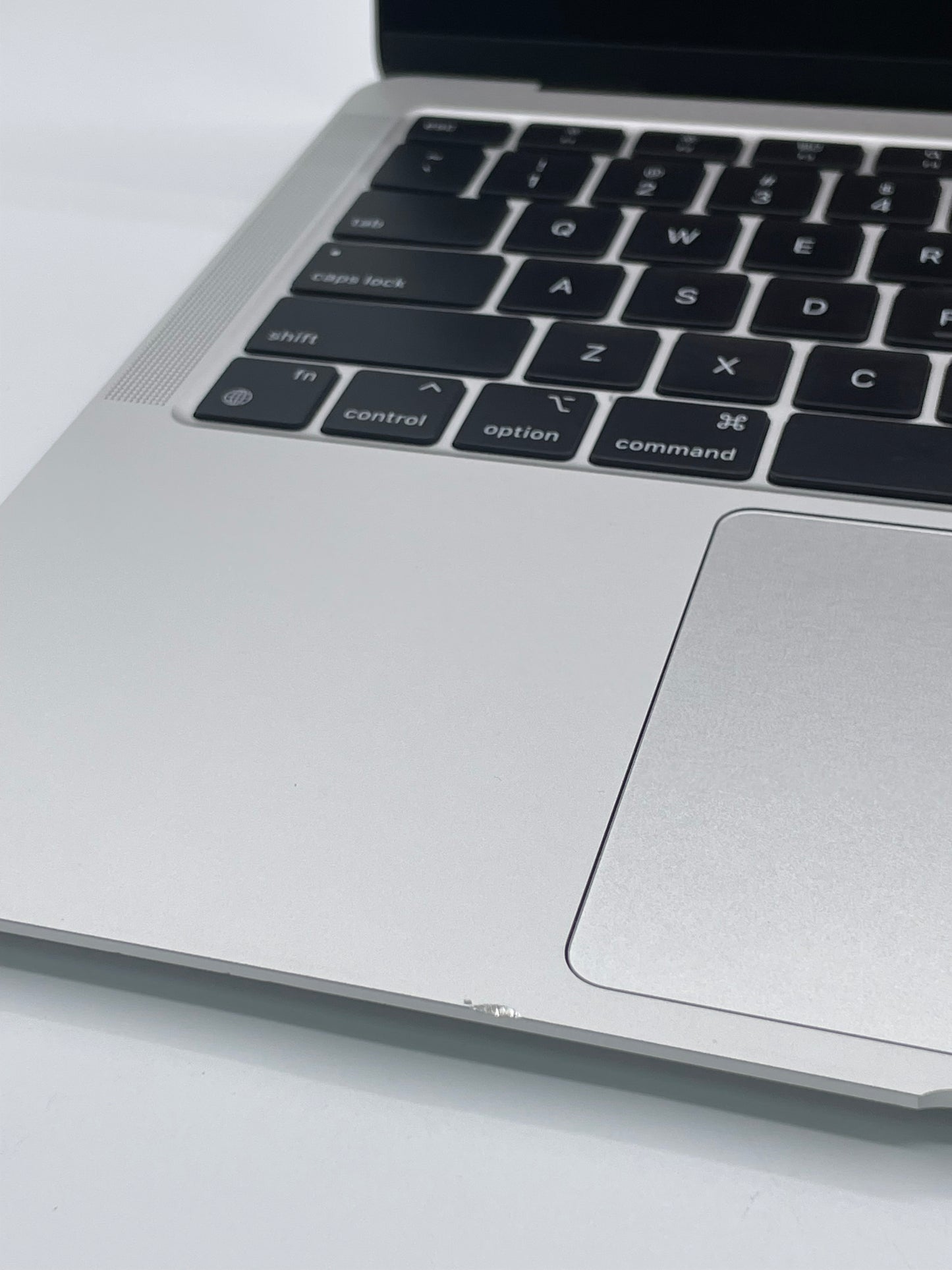 Apple MacBook Air 13.3" M1 8GB 256GB A2337 MGN93LL/A Silver Remotely Managed