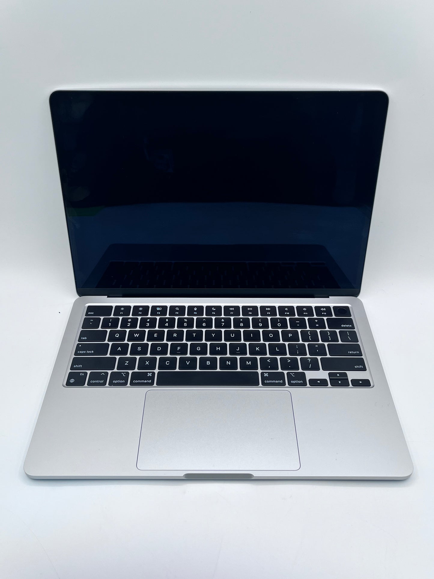 2022 Apple MacBook Air 13.3" M2 8GB 256GB A2681 REMOTELY MANAGED