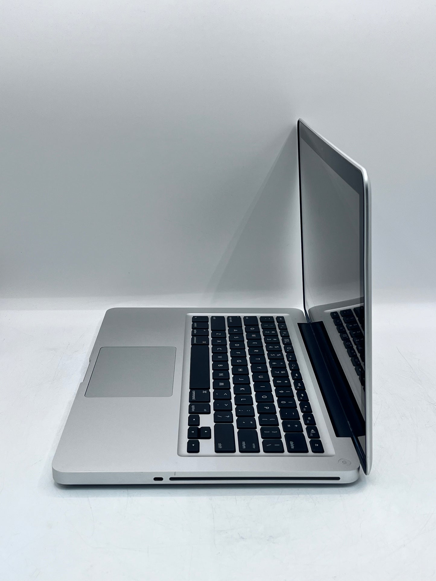Apple MacBook Pro 13" A1278 (2009)  Intel Core 2 Duo, 256GB SSD - Silver