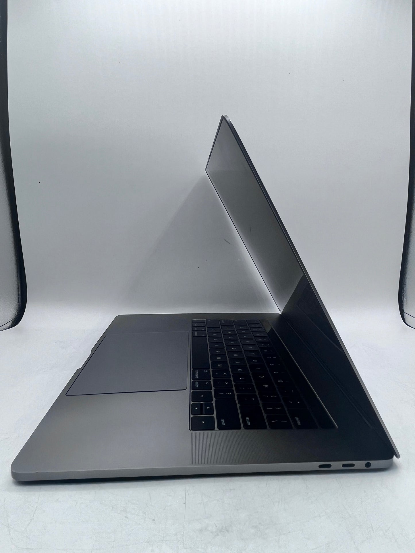 Apple MacBook Pro 15" A1707 (2017) - i7 16GB RAM 256GB SSD Space Gray Bloated Battery