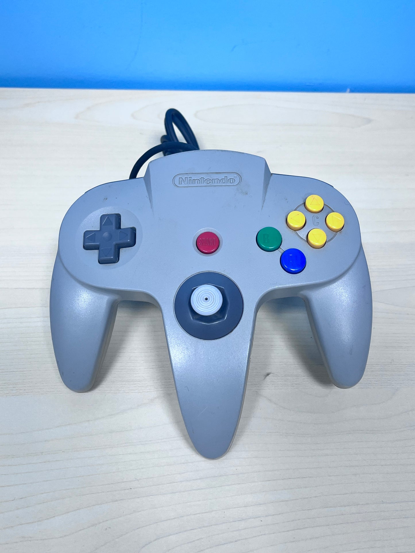 Nintendo 64 N64 1996  Video Game System with 2 Controllers Space Gray